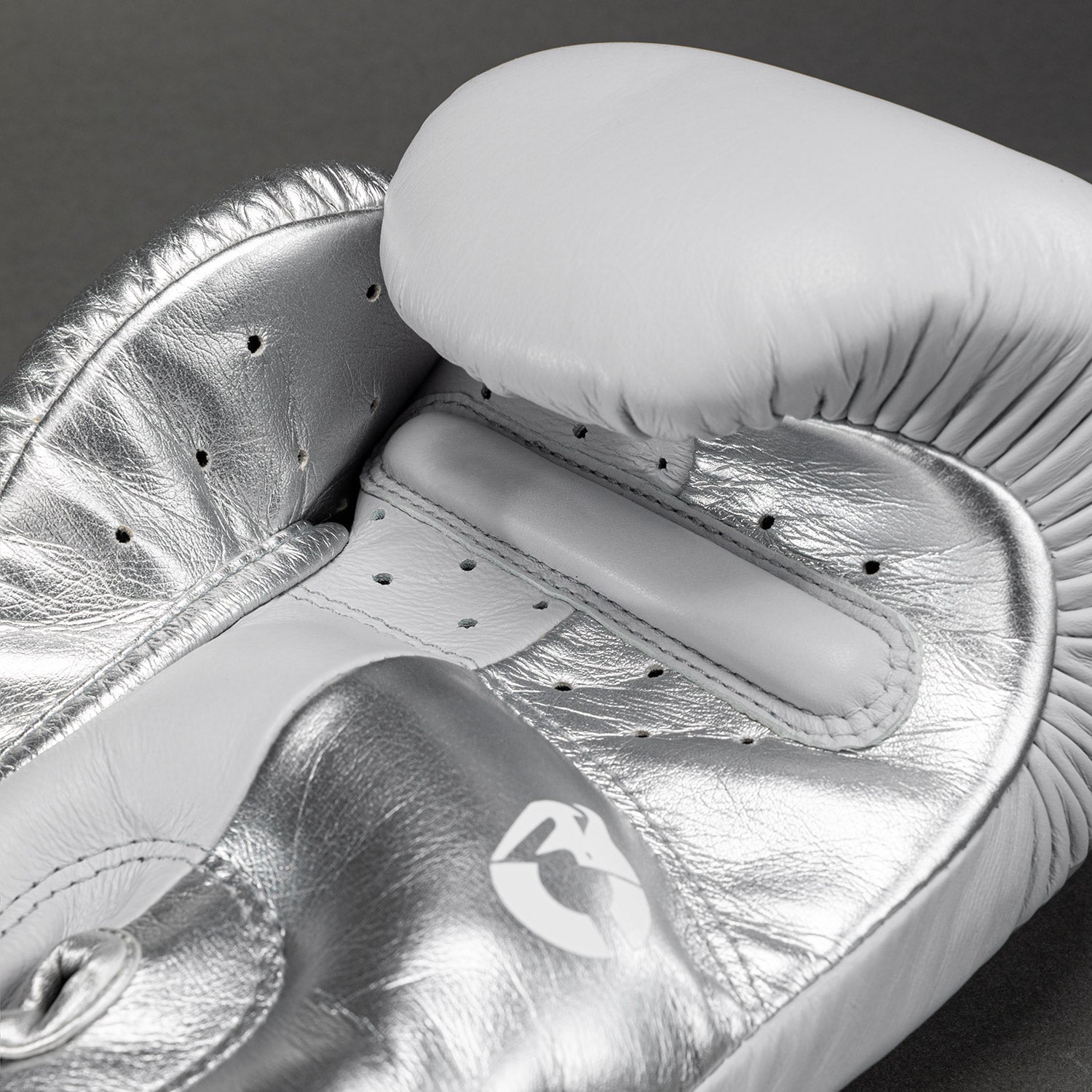 venum-giant-3-0-boxhandschuhe-grau-silber-aus-nappaleder image 5