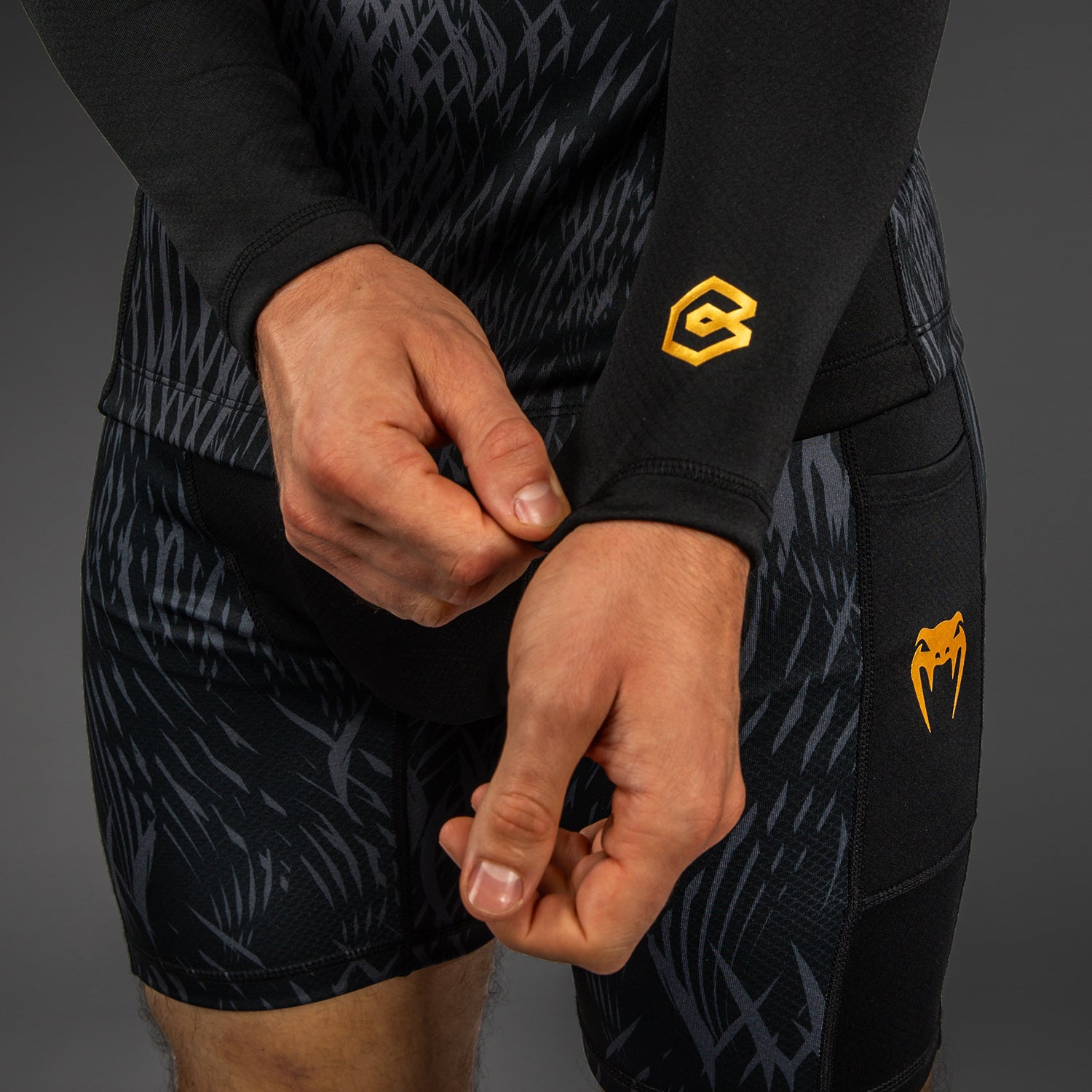 venum-x-chimaev-wild-borz-langarm-rashguard-schwarz-grau image 7