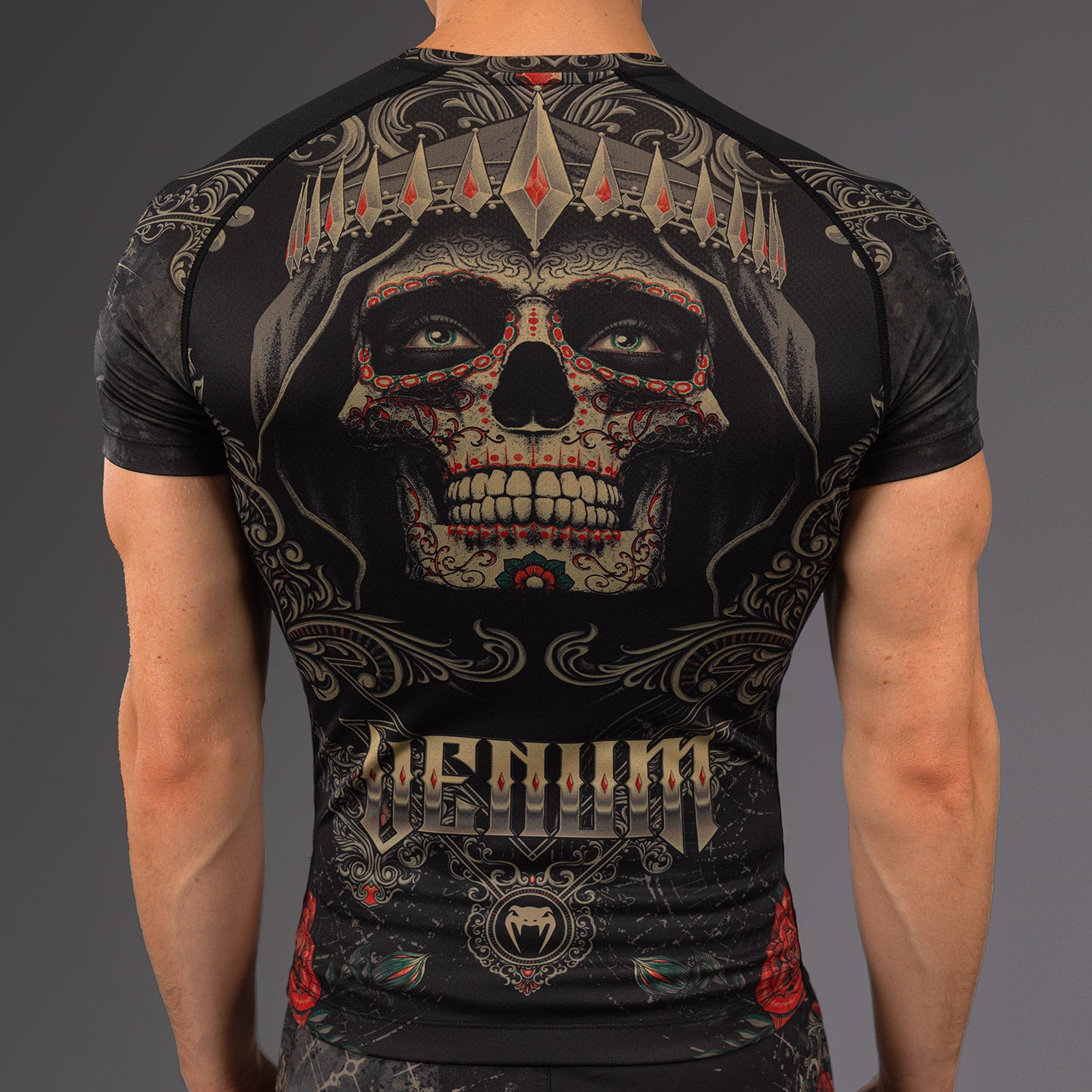 venum-santa-muerte-5-0-rashguard-herren-kurzarm-tiefes-schwarz-gold image 5