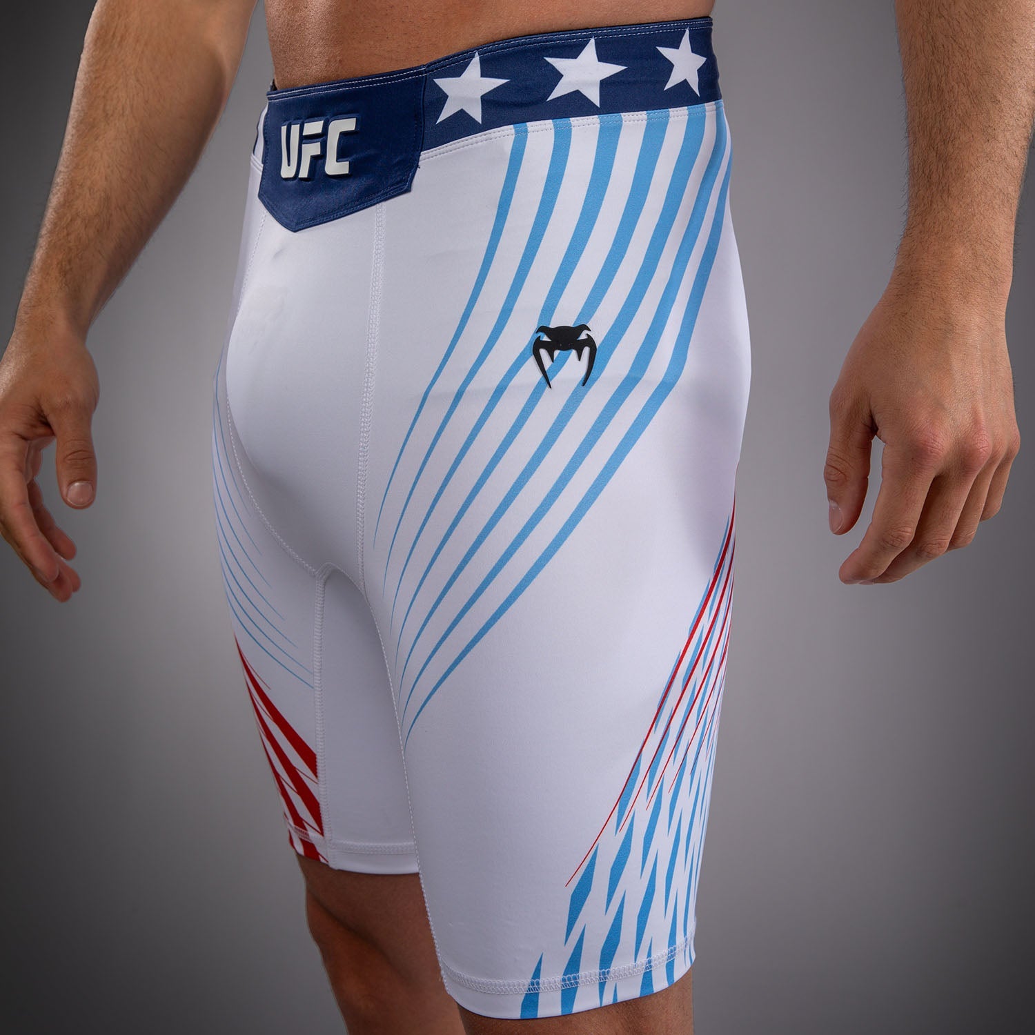ufc-freedom-250-by-venum-vale-tudo-shorts-herren-wei image 5