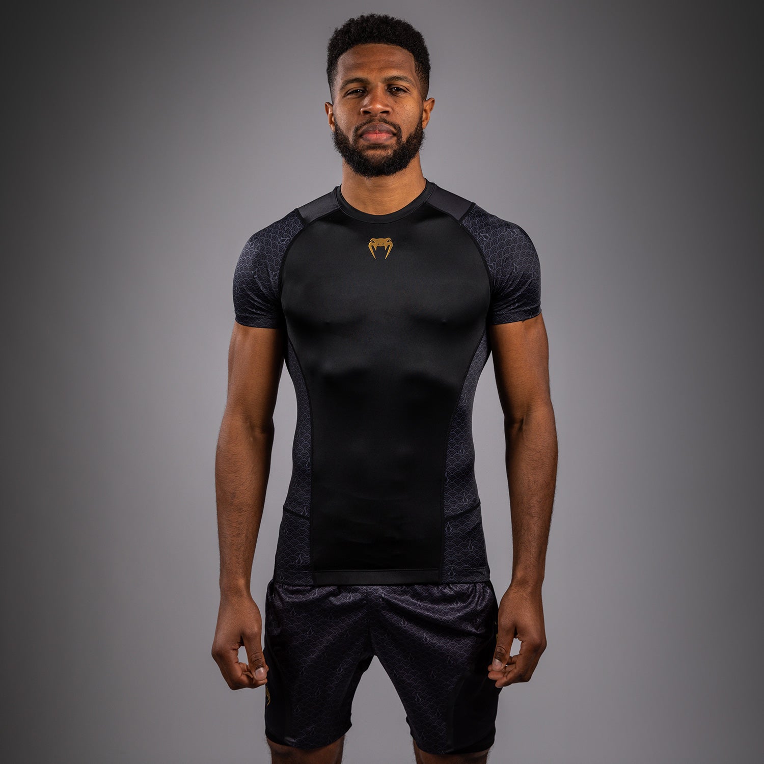 venum-x-assassin-s-creed-shadows-rashguard-kurzarm-herren-schwarz image 1