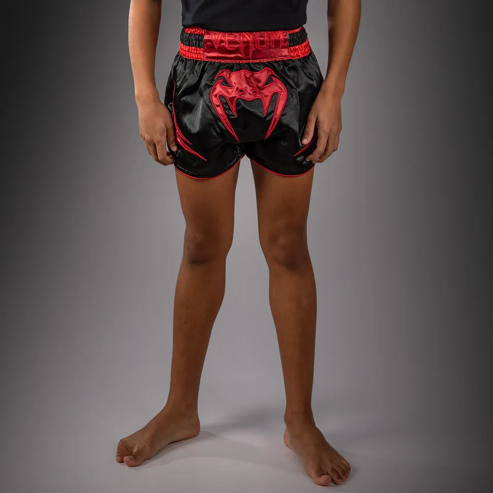 venum-attack-muay-thai-shorts-kids-schwarz-rot image 1
