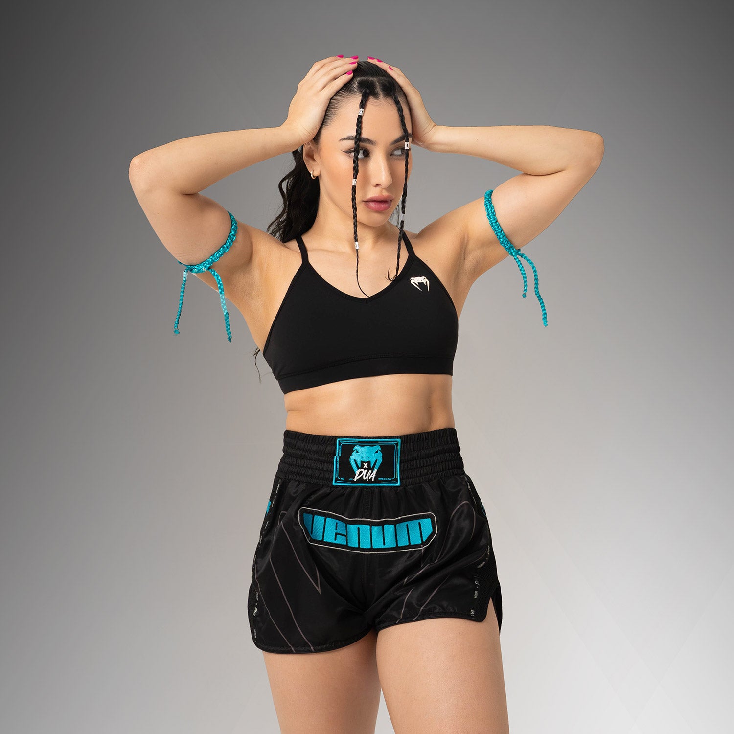 venum-x-dua-muay-thai-shorts-schwarz-electric-blue image 5