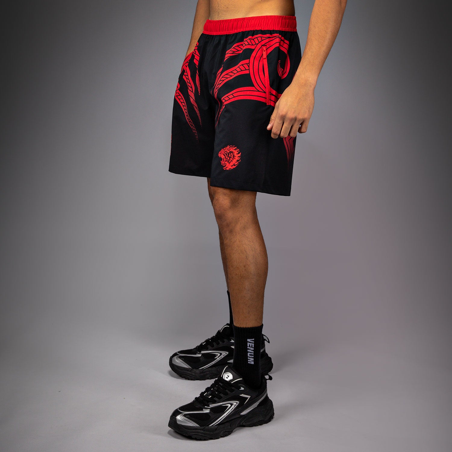venum-x-mike-tyson-tiger-trainingsshorts-tiefschwarz-intensivrot image 2
