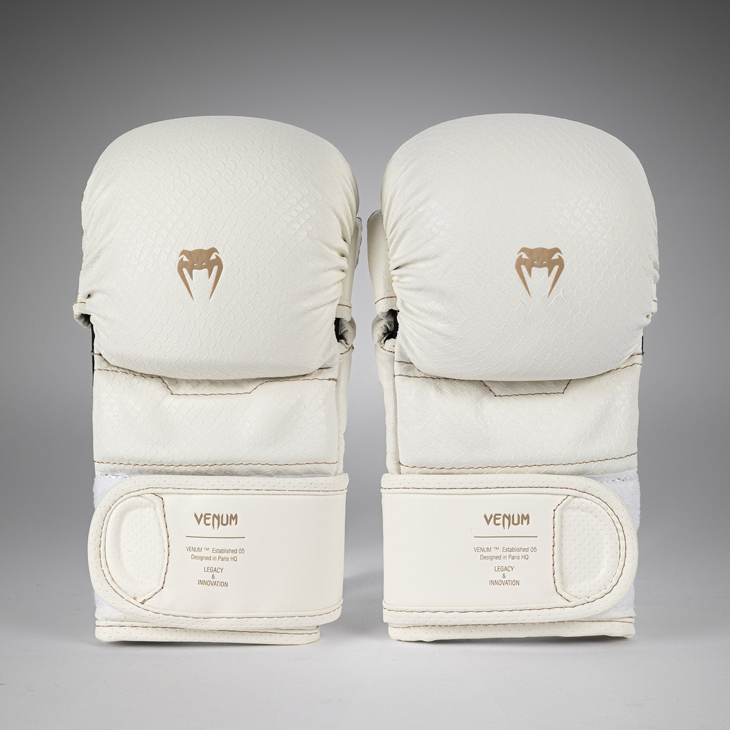 venum-impact-evo-scales-mma-sparringhandschuhe-elfenbein image 1