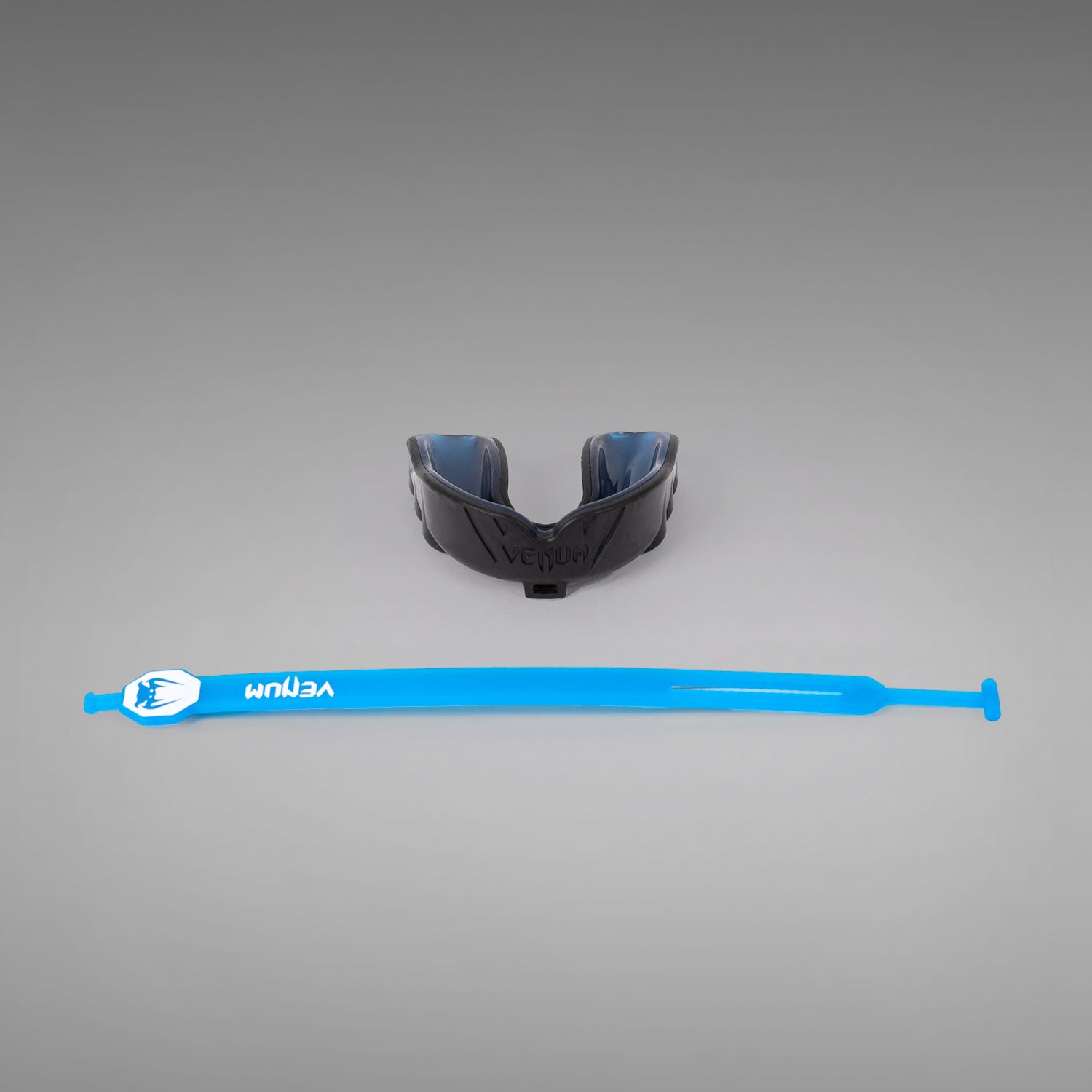 venum-challenger-mundschutz-mit-ohne-riemen-schwarz-blau image 2
