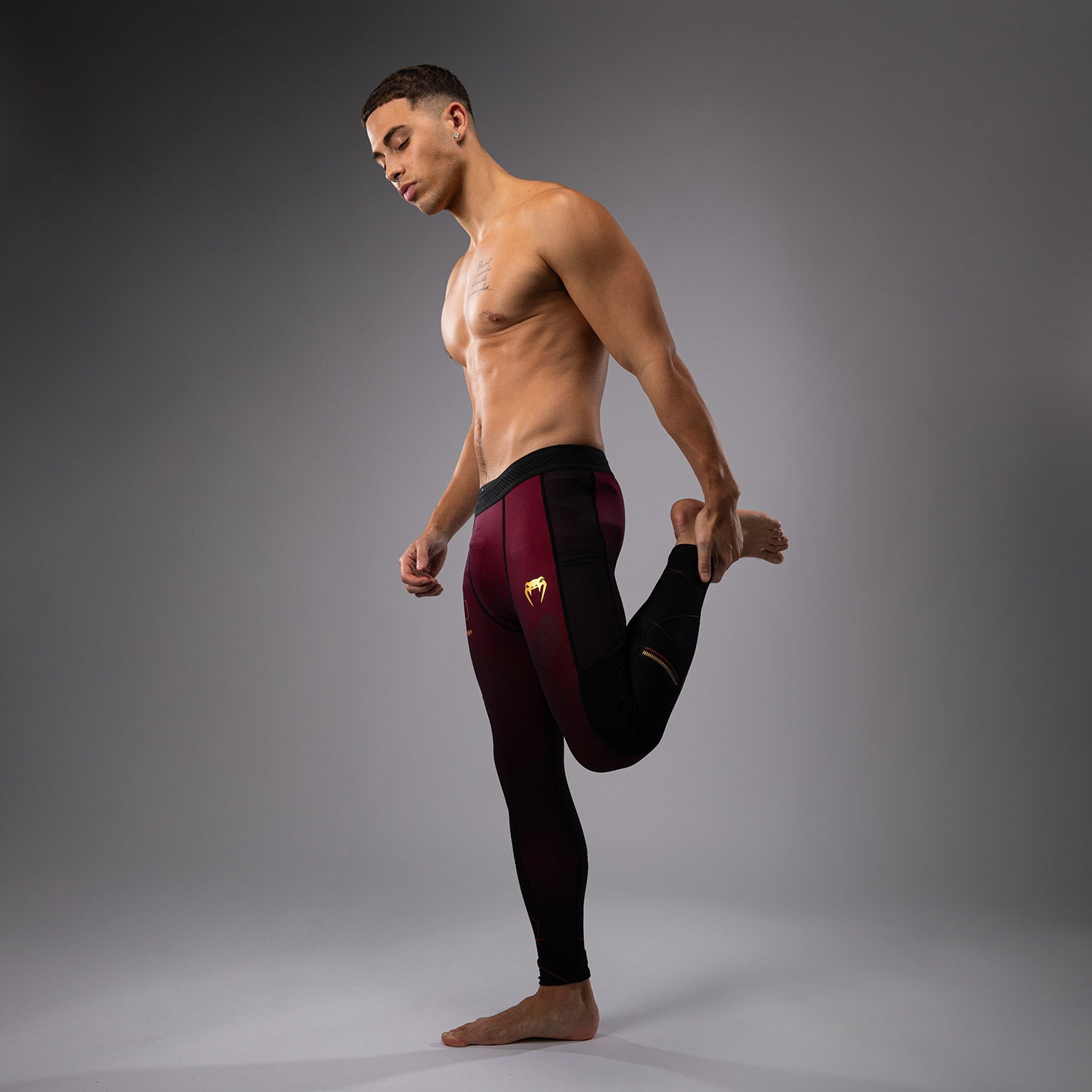 venum-tactical-xt-spats-leggings-schwarz-burgund-gold image 2