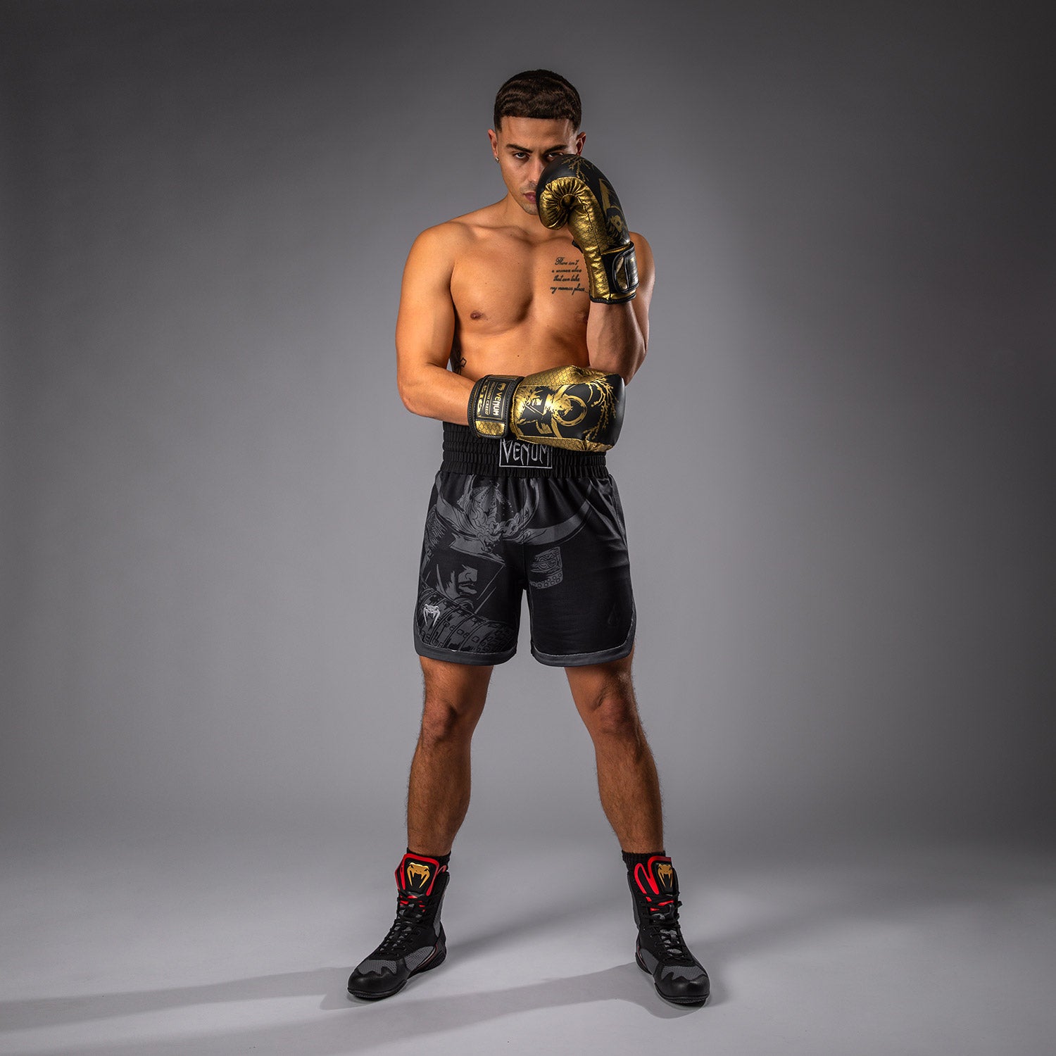 venum-x-assassin-s-creed-shadows-herren-boxing-shorts-schwarz image 6