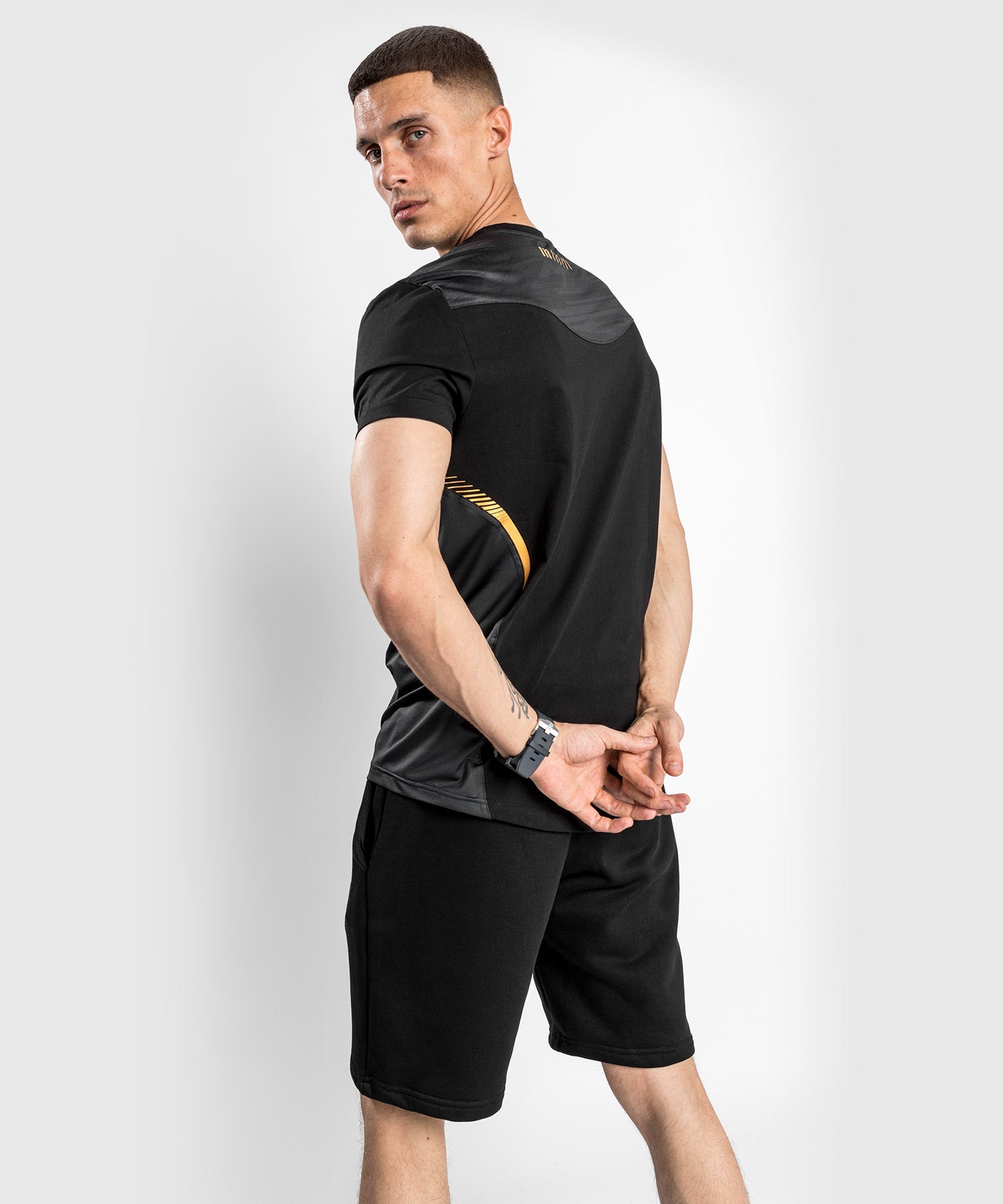 venum-tempest-2-0-t-shirt-schwarz-gold image 4