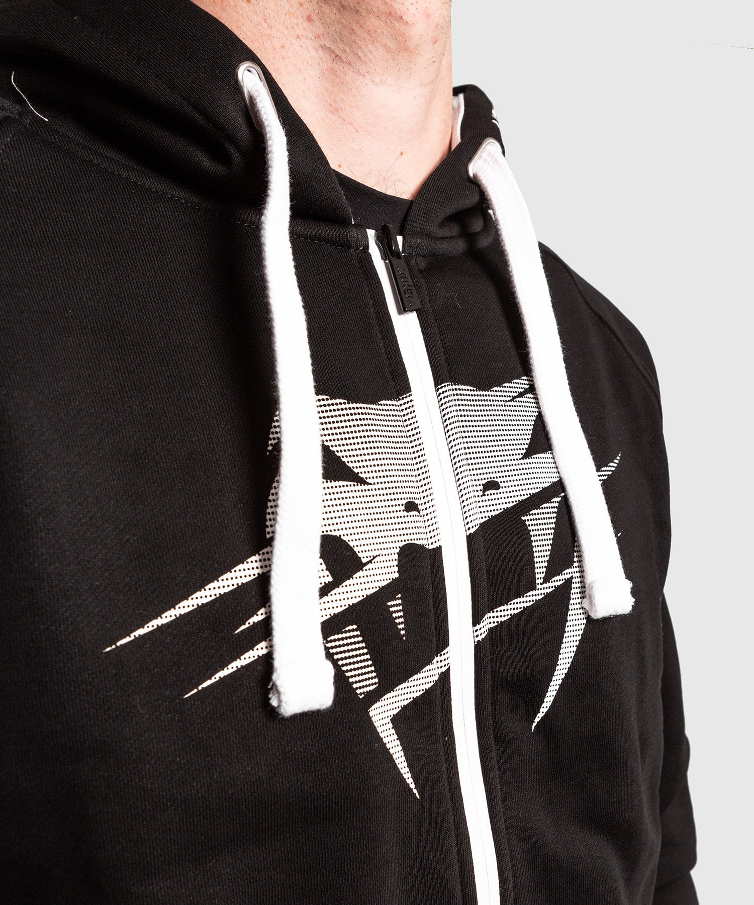 venum-giant-hoodie-schwarz-wei image 5