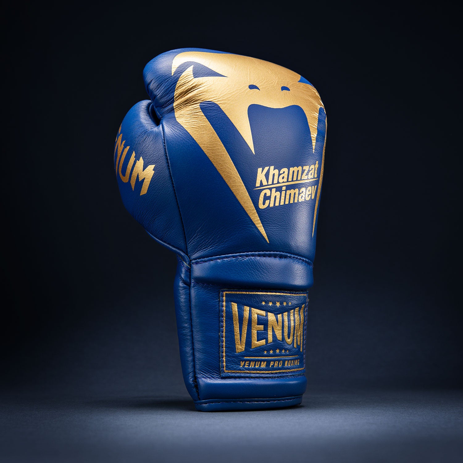 venum-giant-2-0-khamzat-chimaev-pro-boxhandschuhe-blau-gold image 4