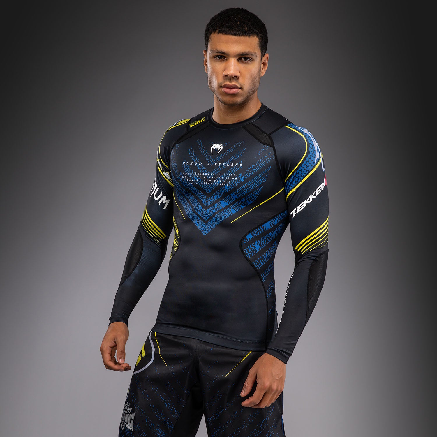 venum-x-tekken-8-langarm-rashguard-king-herren-schwarz-gelb image 2