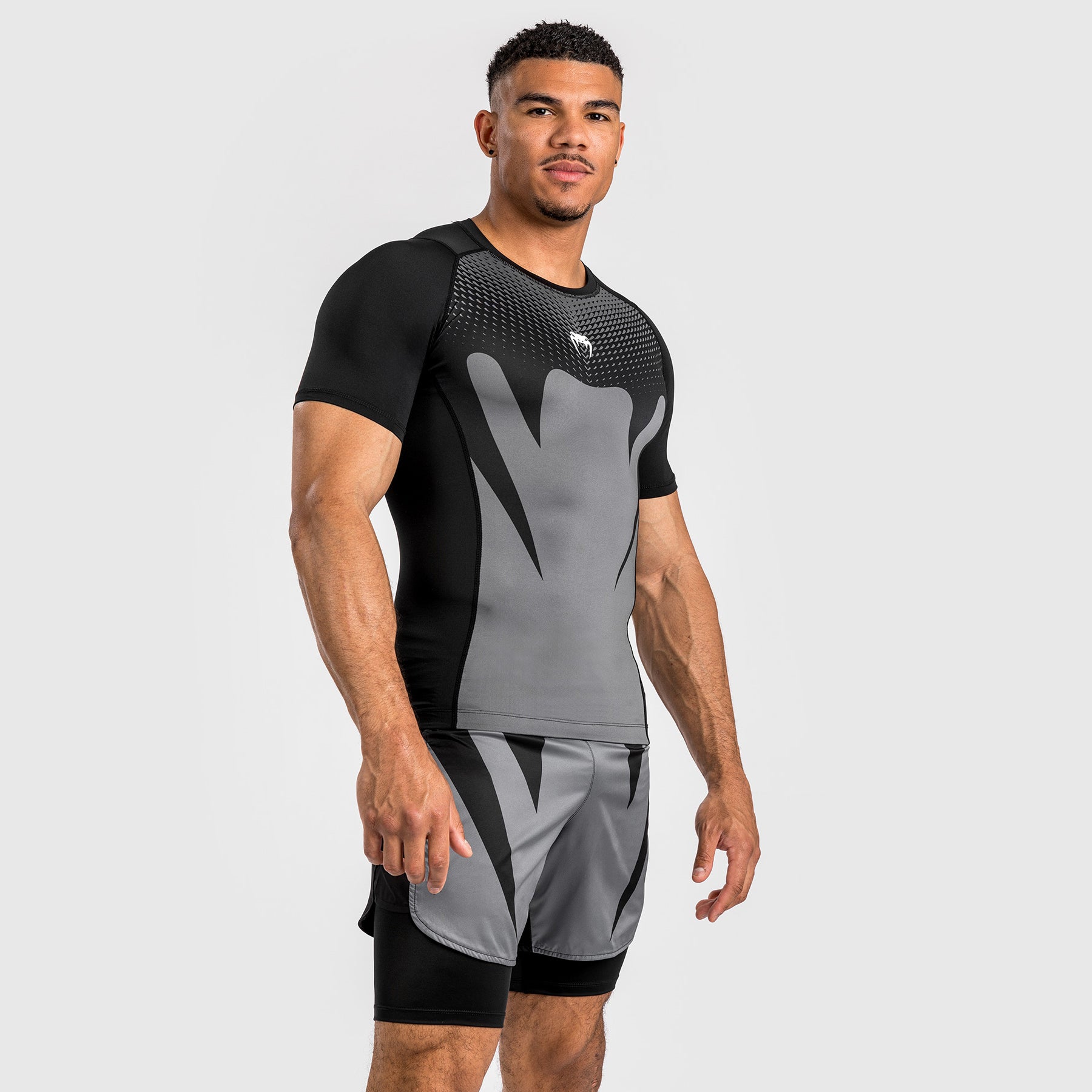 venum-attack-herren-kurzarm-rashguard-schwarz-grau image 2