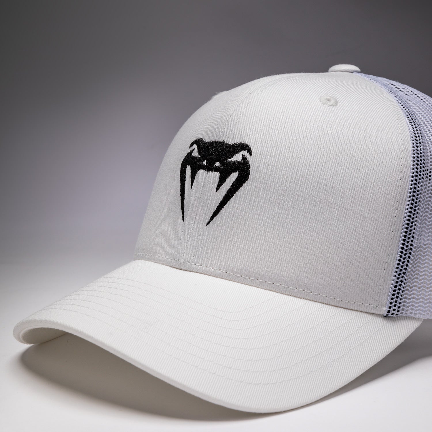 venum-classic-trucker-cap-schneewei image 5