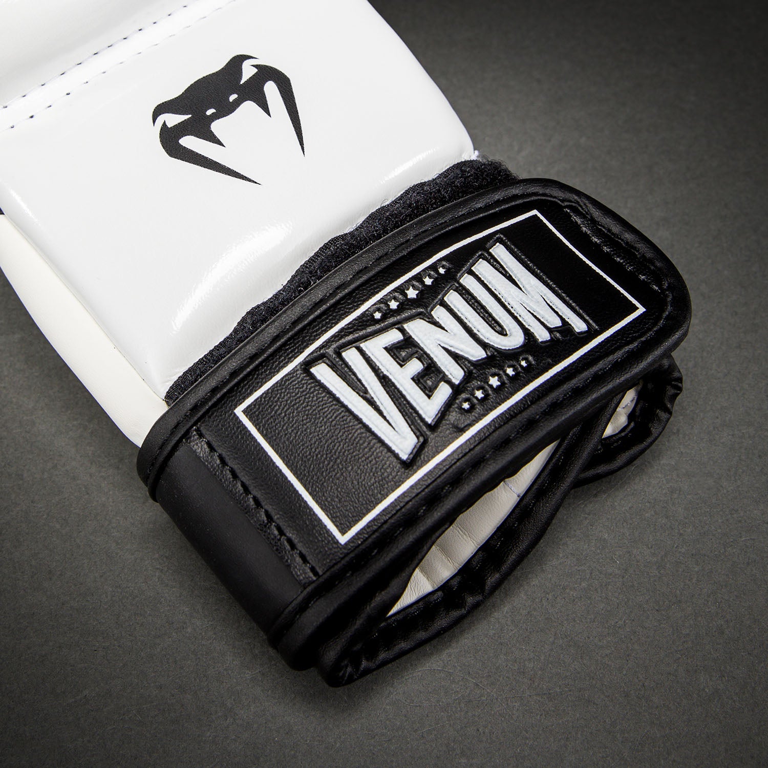 venum-attack-2-0-sparringhandschuhe-schwarz-wei-pu-leder image 4