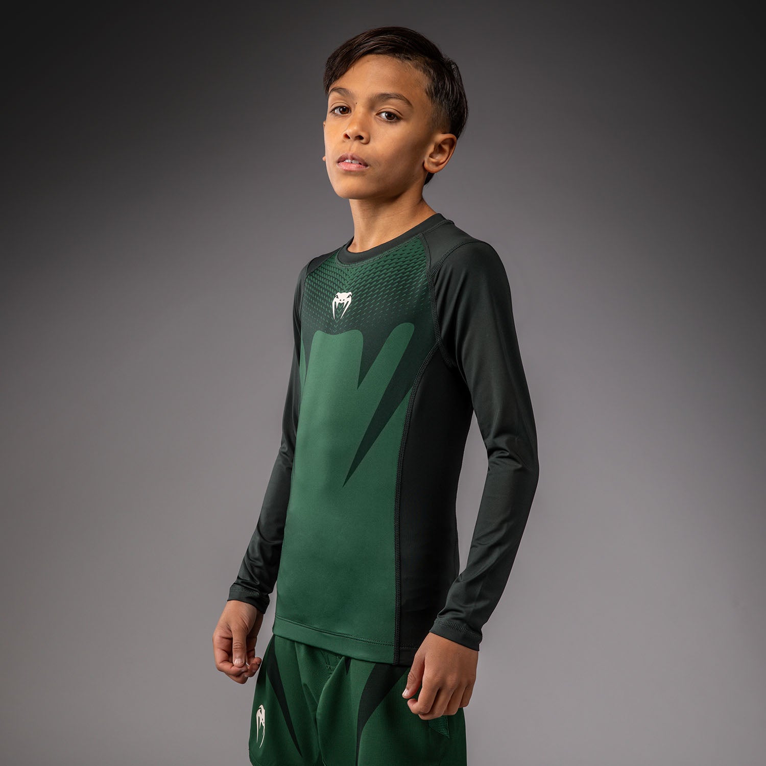venum-attack-kids-langarm-rashguard-waldgr-n-off-white image 2