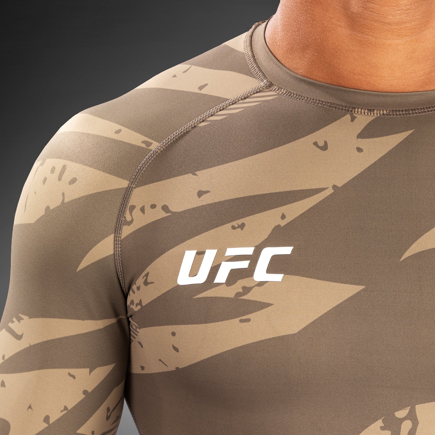 ufc-adrenaline-by-venum-fight-week-performance-rashguard-langarm-desert-camo image 6