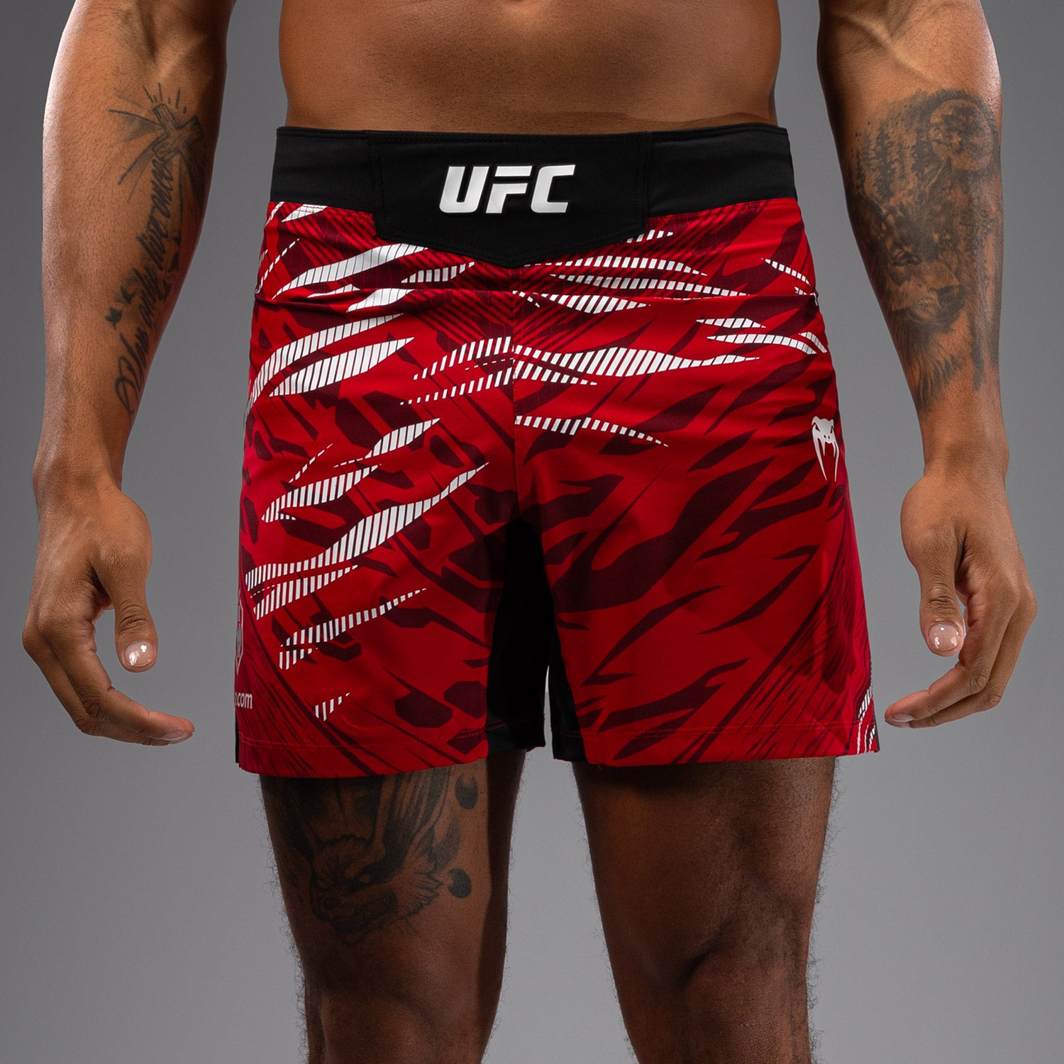 venum-ufc-fusion-authentic-fight-night-fight-short-herren-short-fit-rot image 6