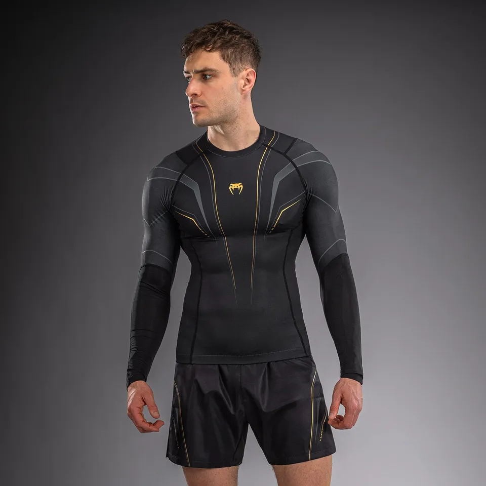 venum-streamline-langarm-rashguard-schwarz-gold image 1