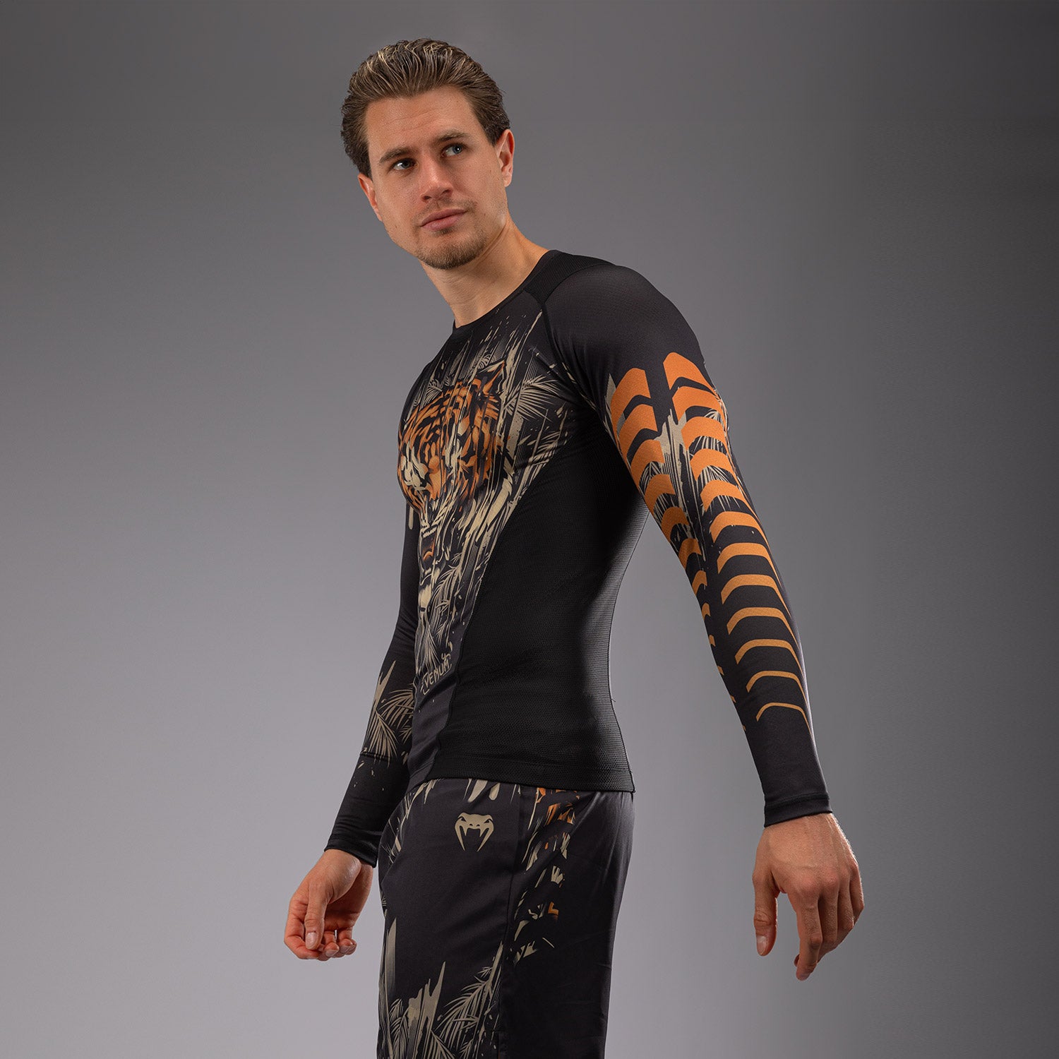 venum-tiger-herren-langarm-rashguard-schwarz-neonorange image 2