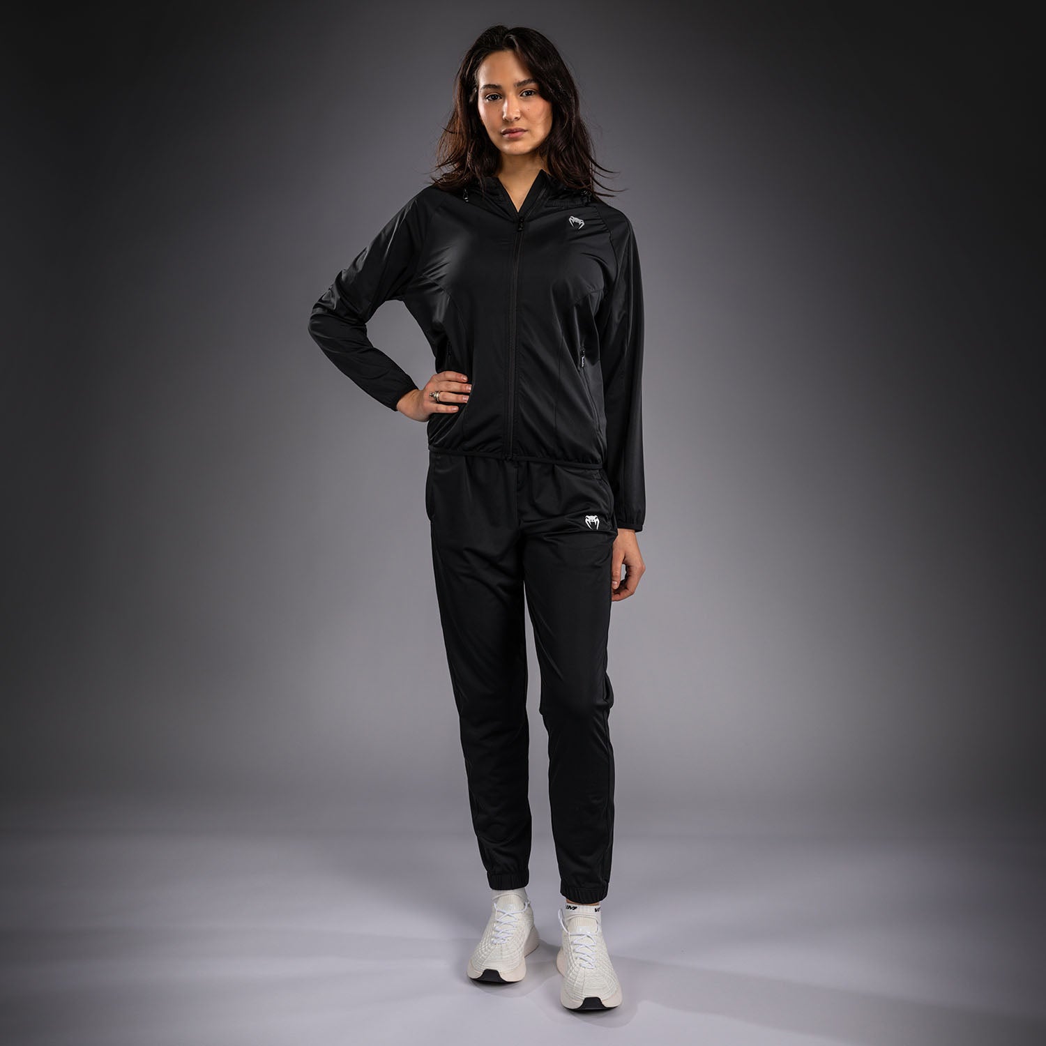 venum-contender-aero-trainingsjacke-damen-schwarz-mit-kapuze image 8