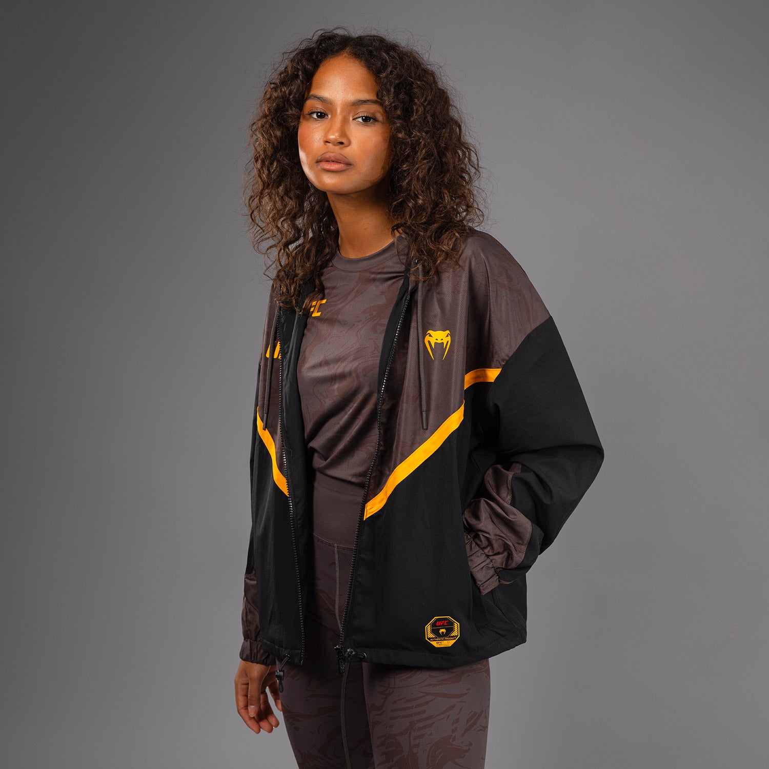 venum-ufc-fusion-fight-week-damen-zip-hoodie-erdiges-braun image 1