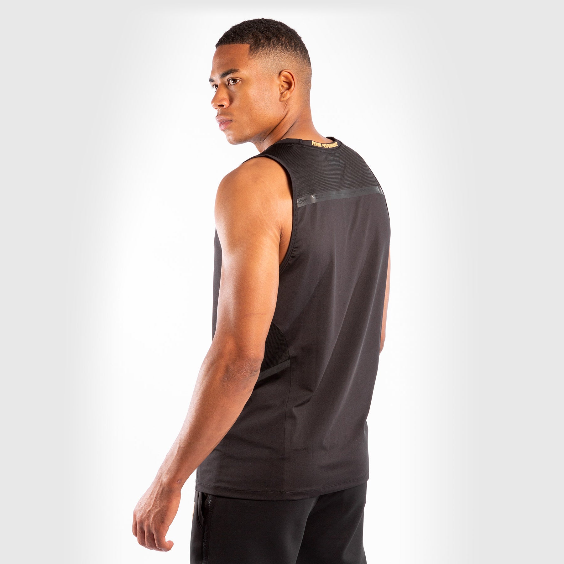 venum-petrosyan-2-0-dry-tech-tanktop-herren-schwarz-gold image 2
