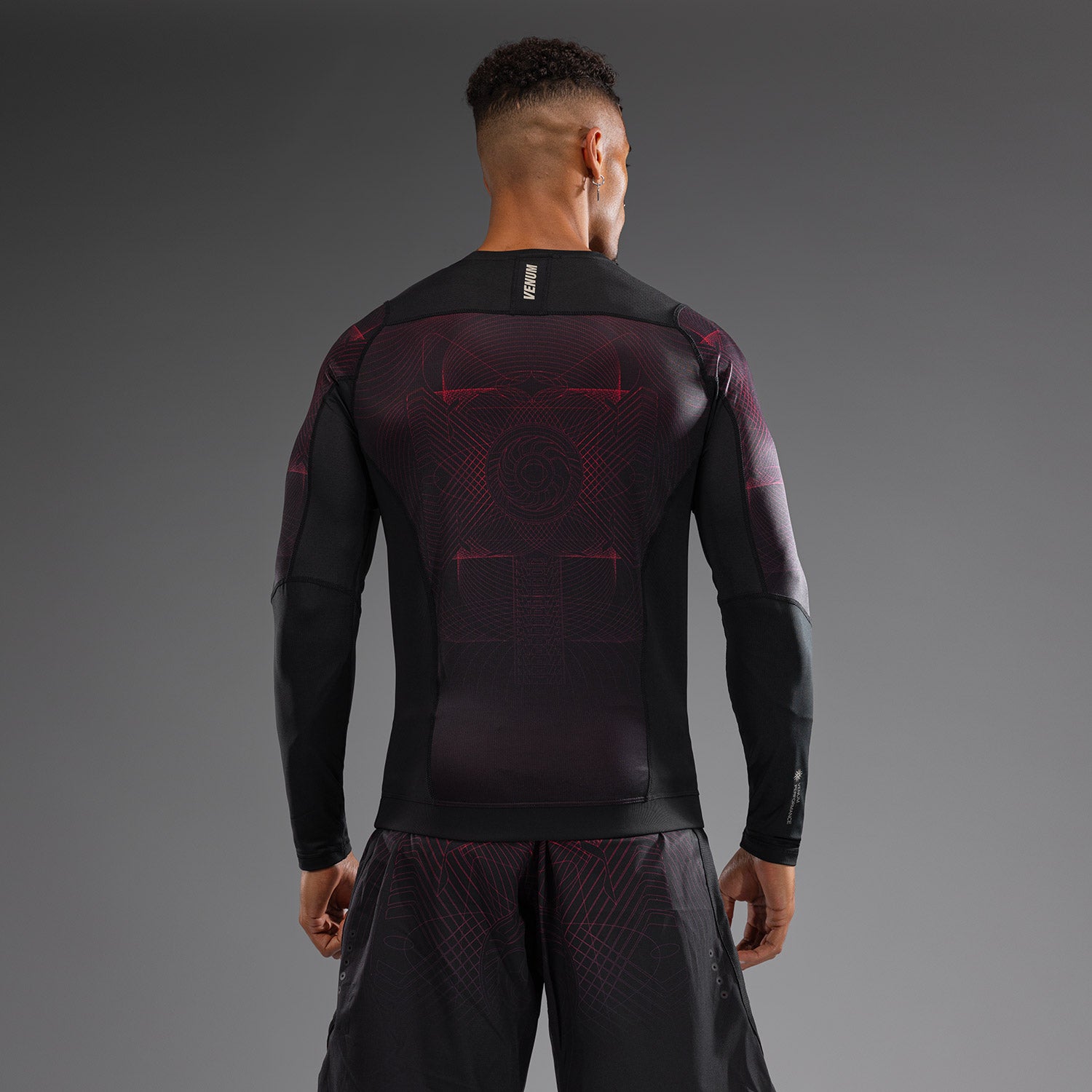 venum-g-fit-air-herren-langarm-rashguard-tiefschwarz-feuerrot image 2