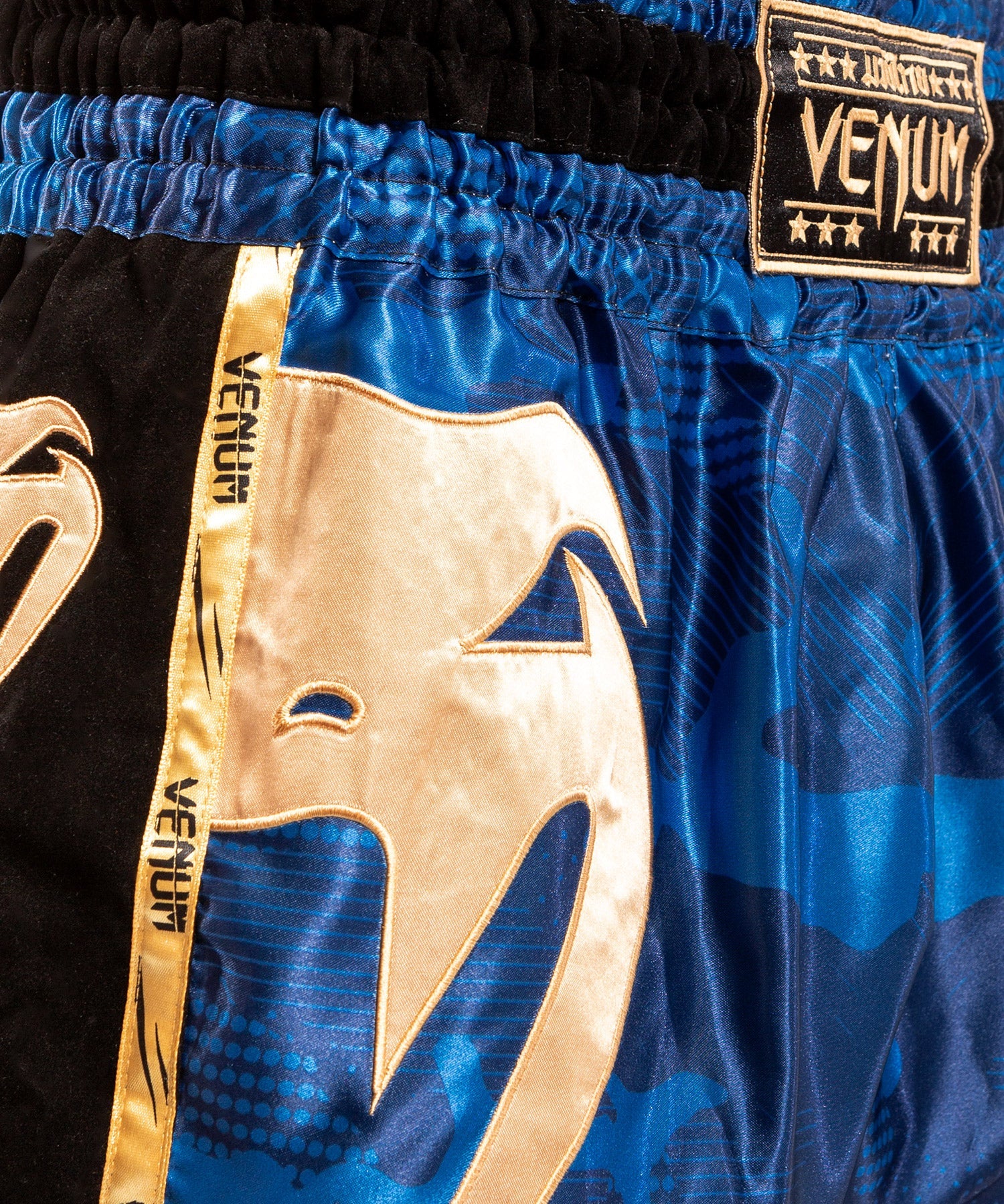 venum-giant-muay-thai-shorts-camo-blau-gold image 3