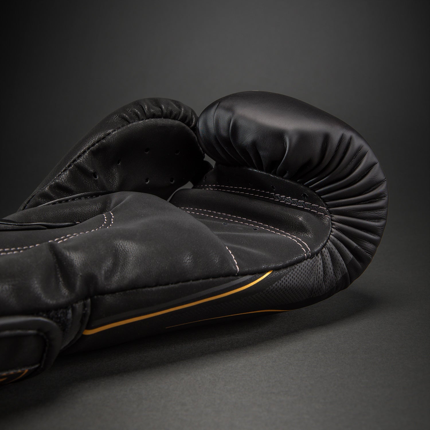 venum-g-core-boxhandschuhe-schwarz-gold image 4