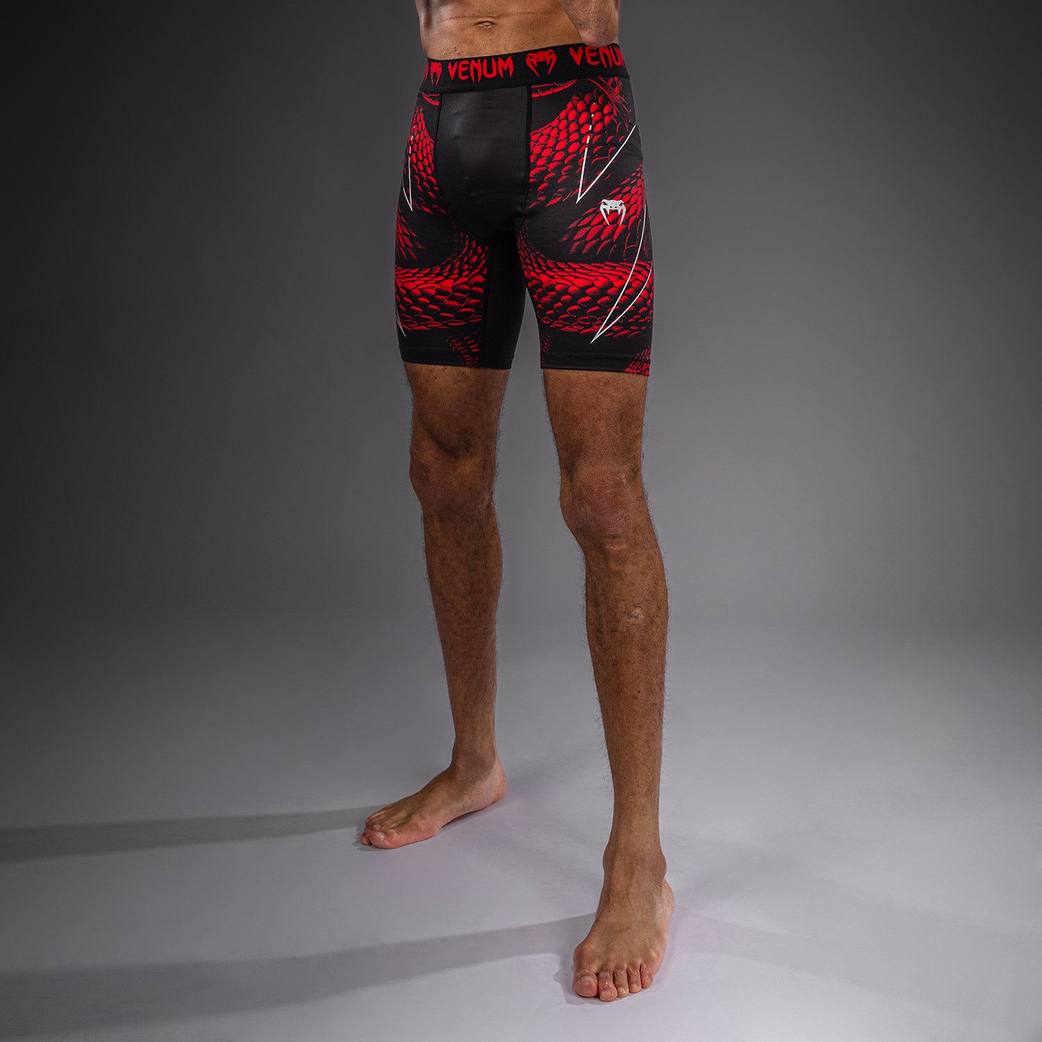 venum-matupa-kompressionsshort-schwarz-rot-silber image 1