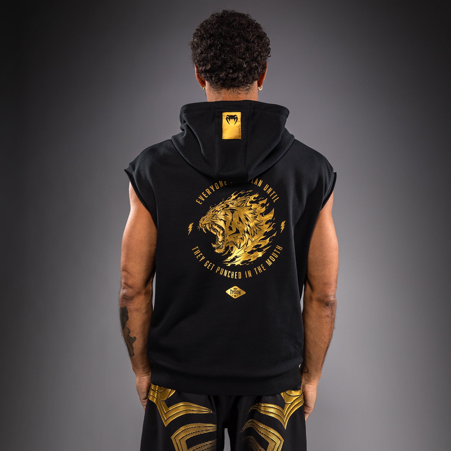 venum-x-mike-tyson-tiger-rmelloser-kapuzenpullover-schwarz-gold image 5