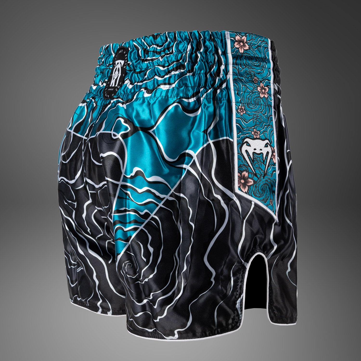 venum-x-tawanchai-muay-thai-shorts-schwarz-wei image 4