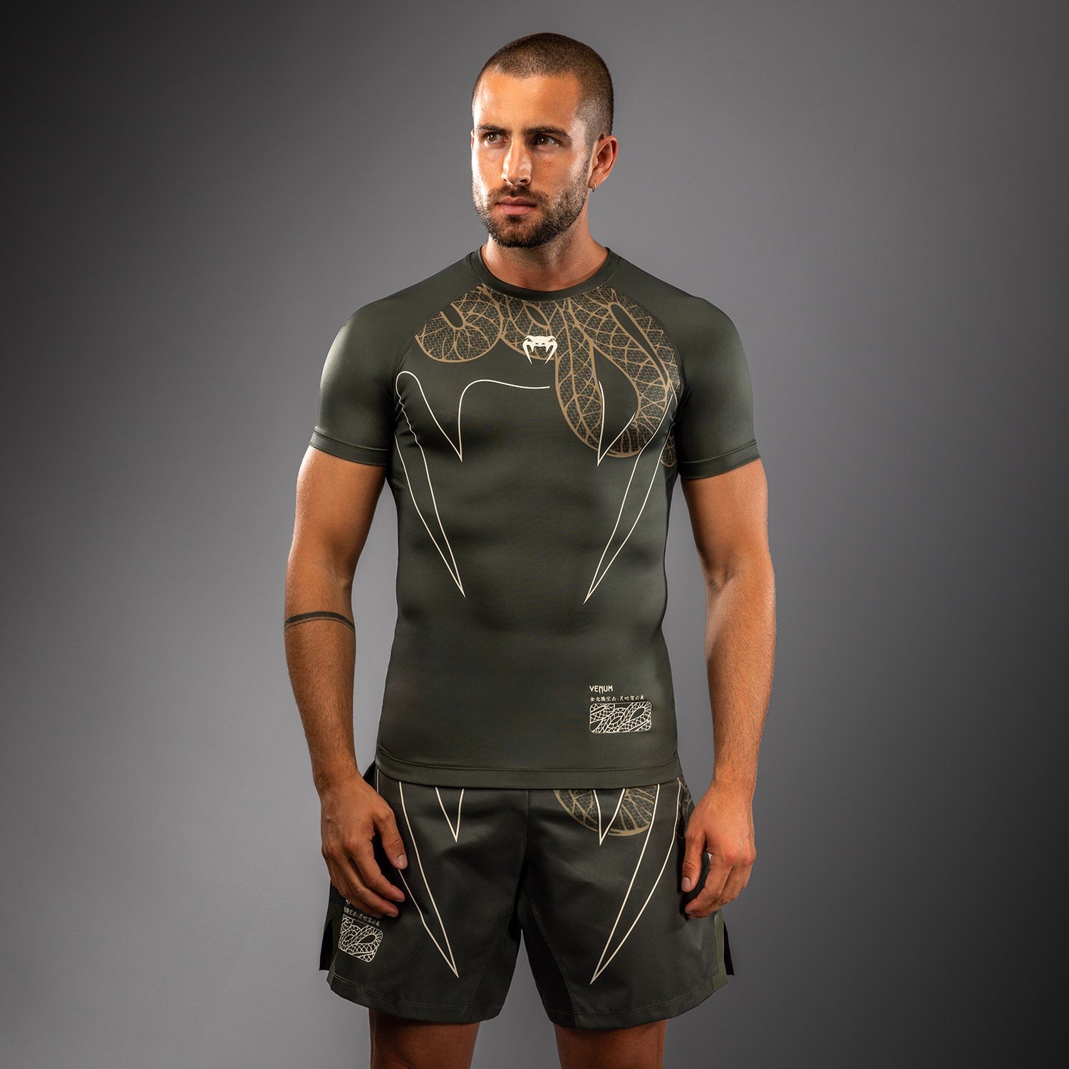 venum-serpenti-kurzarm-rashguard-khaki-bronze-ivory image 3