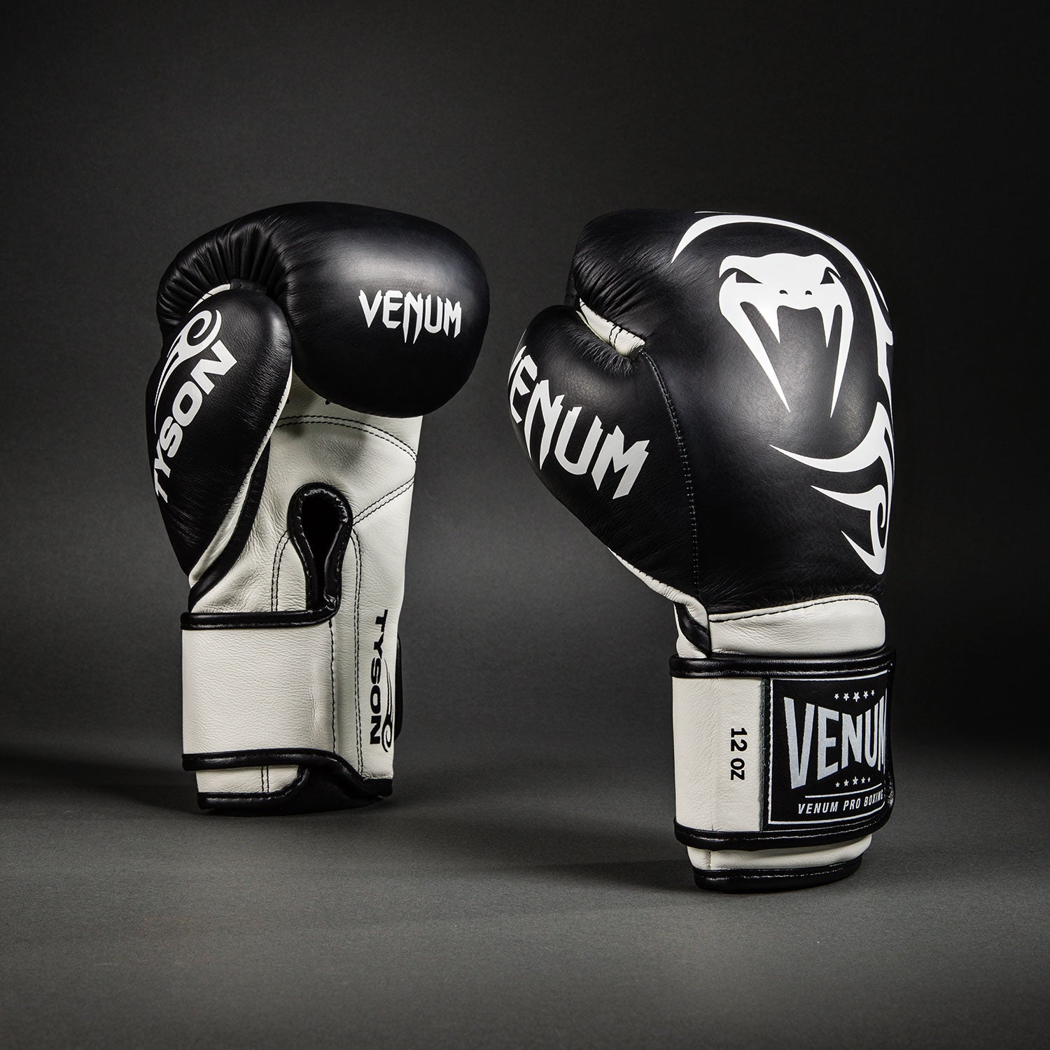 venum-giant-2-0-mike-tyson-pro-boxhandschuhe-tiefschwarz-optisch-wei image 1