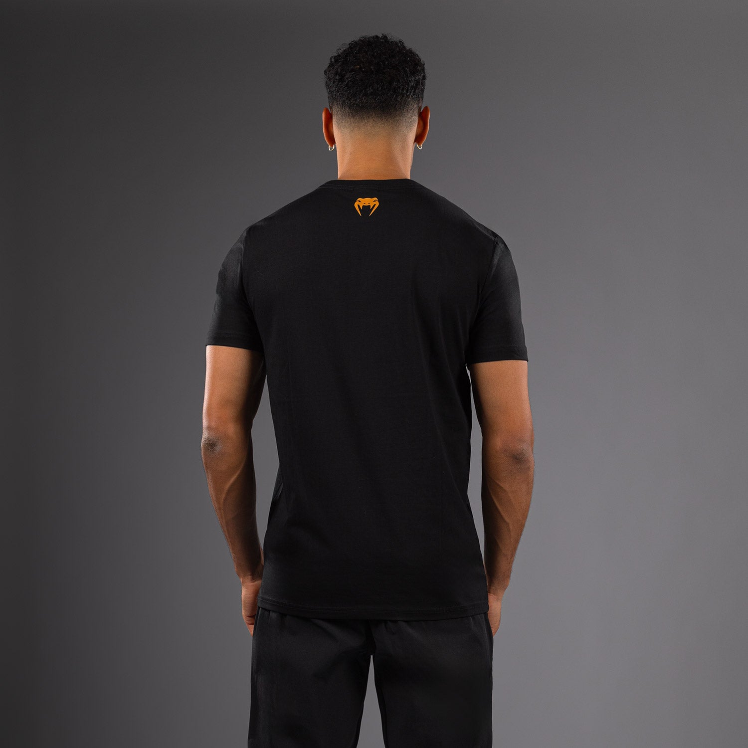 venum-x-topuria-unmatched-edition-t-shirt-herren-schwarz-gold image 4