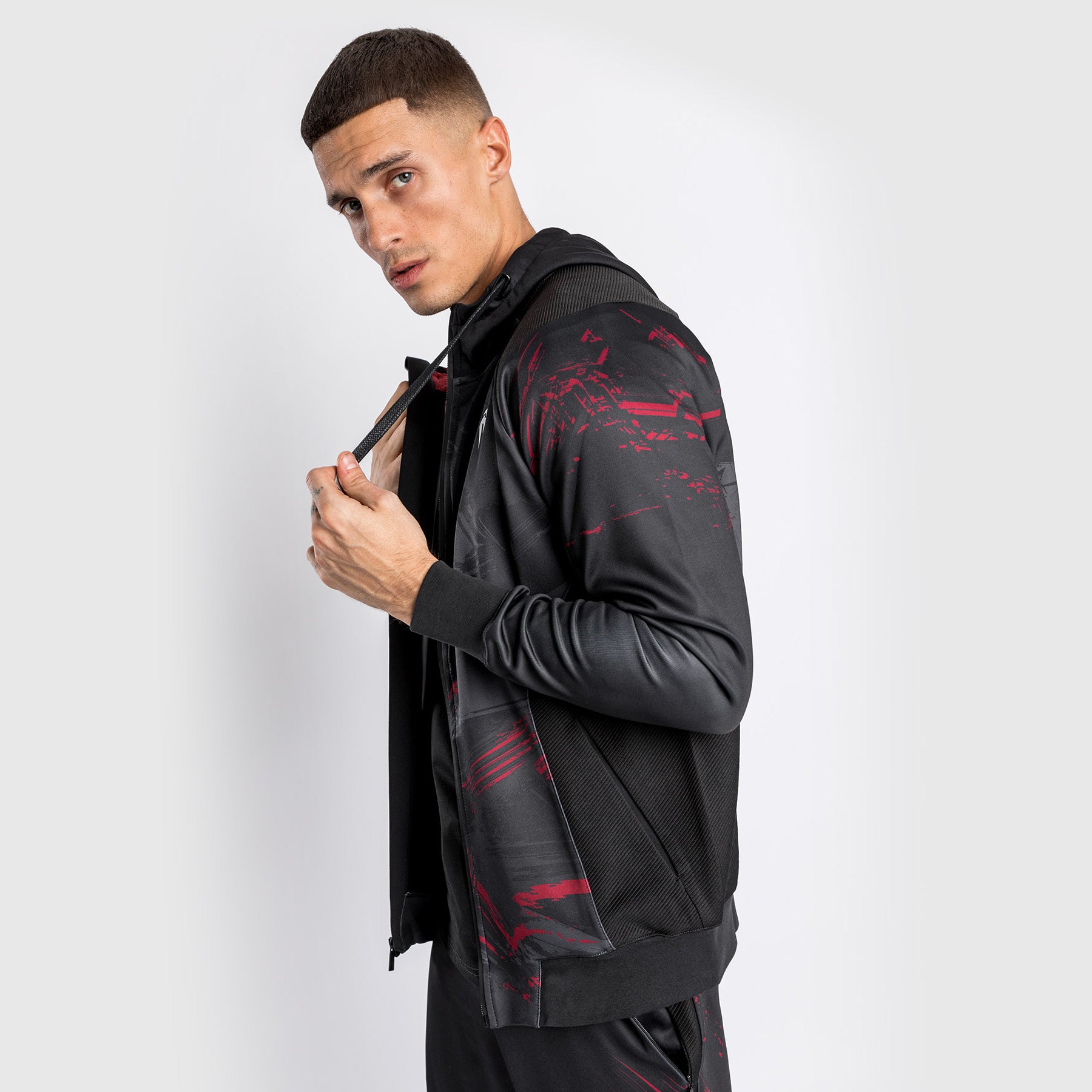 venum-ufc-authentic-fight-week-2-0-herren-zipped-sweatshirt-schwarz-rot image 7