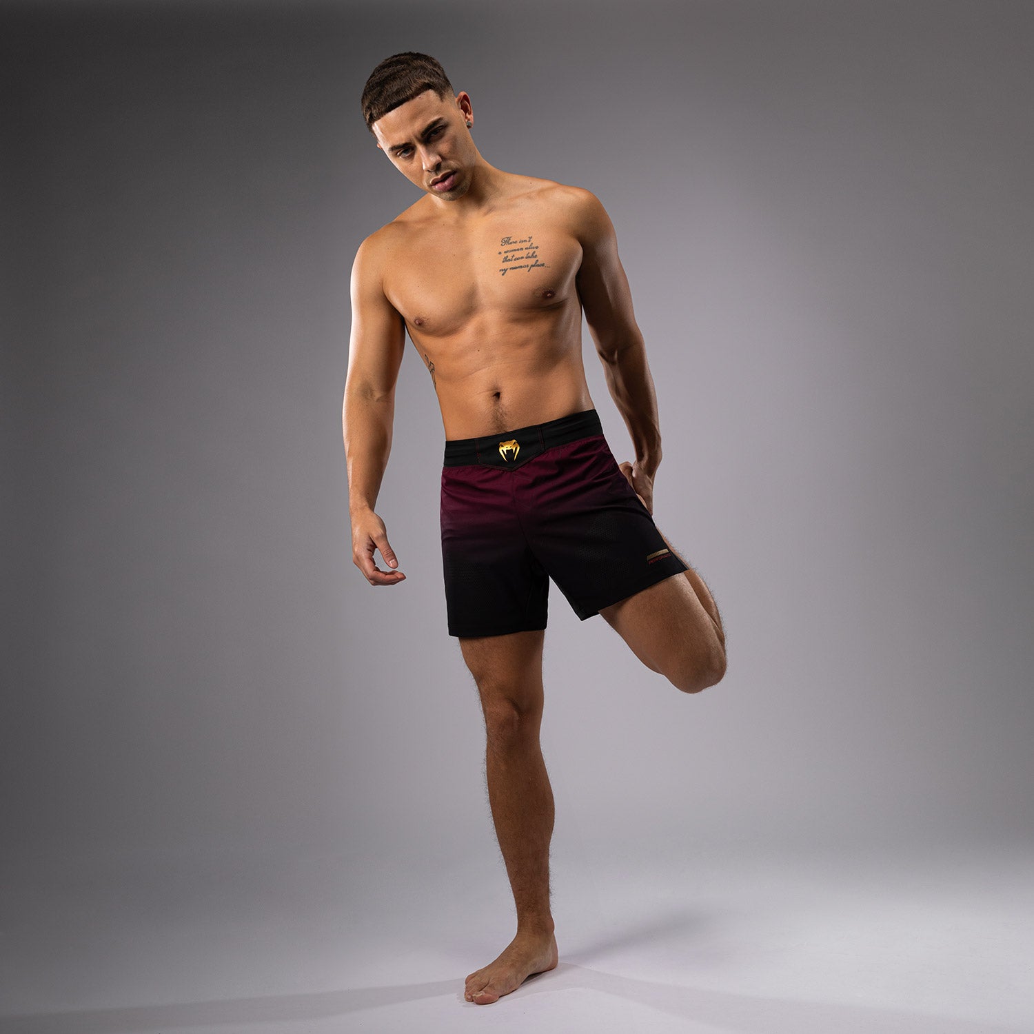 venum-tactical-xt-fight-shorts-schwarz-burgund-gold image 2
