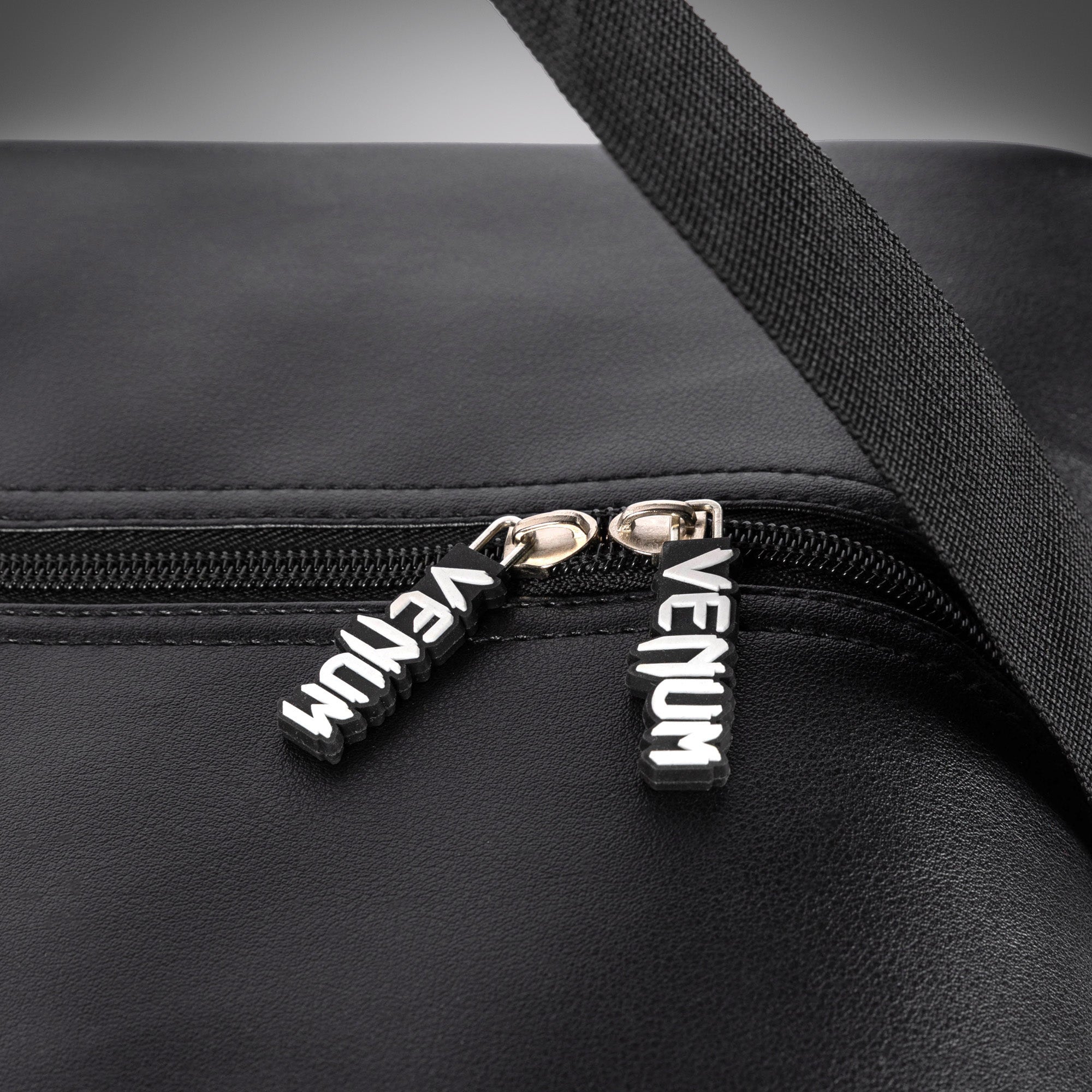 venum-sporttasche-origins-bowlingtasche-schwarz-wei image 3