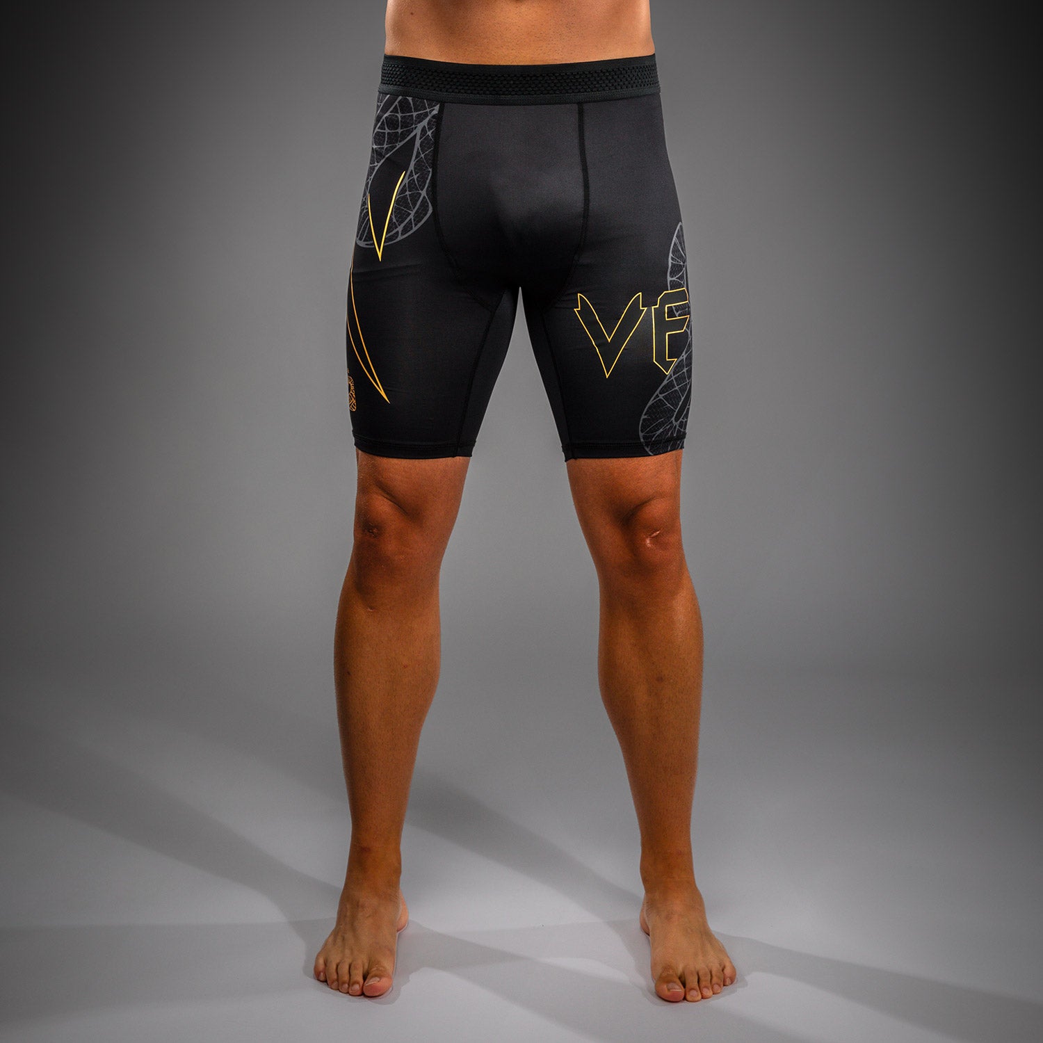 venum-serpenti-vale-tudo-shorts-herren-schwarz-silber-gold image 3
