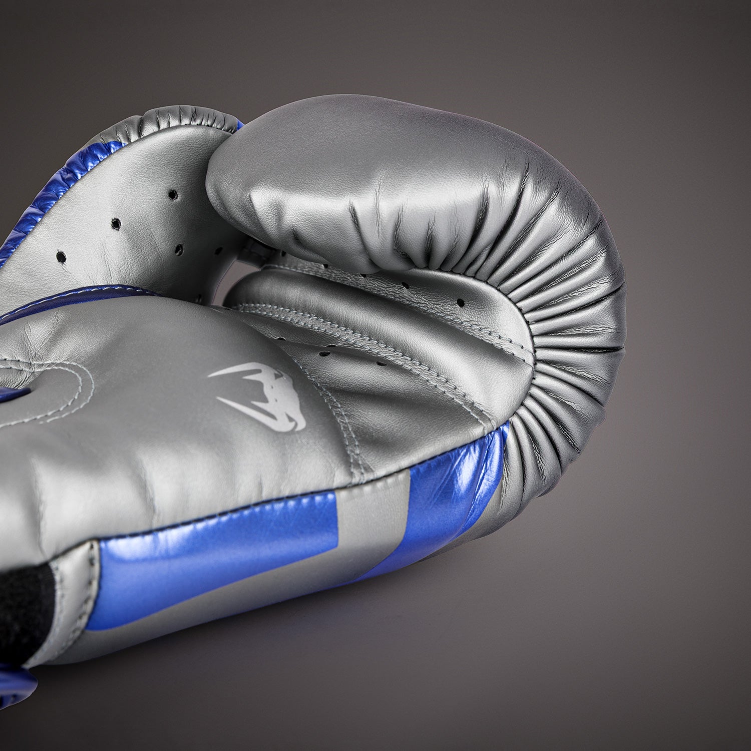 venum-elite-boxhandschuhe-spezialausgabe-grau image 4