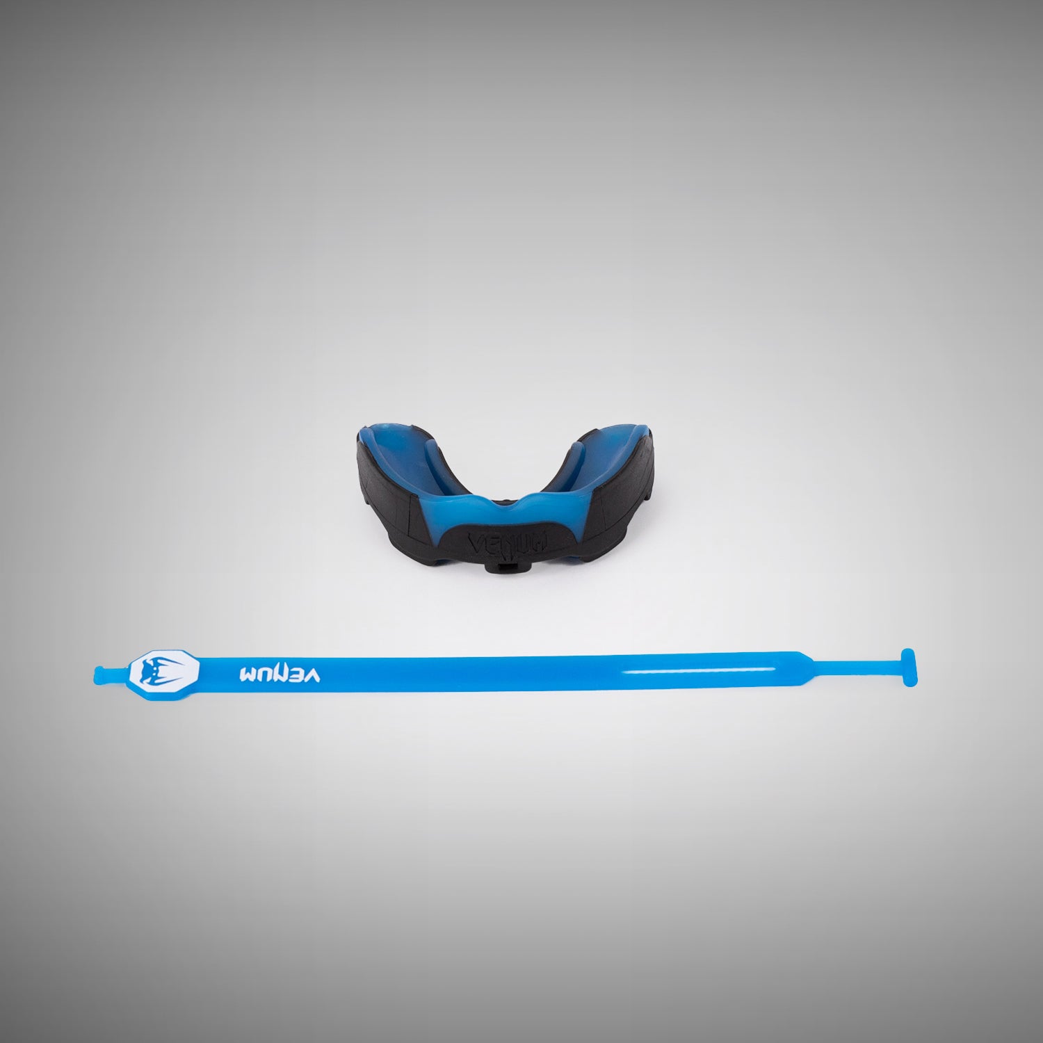 venum-predator-mundschutz-mit-ohne-riemen-schwarz-blau image 2