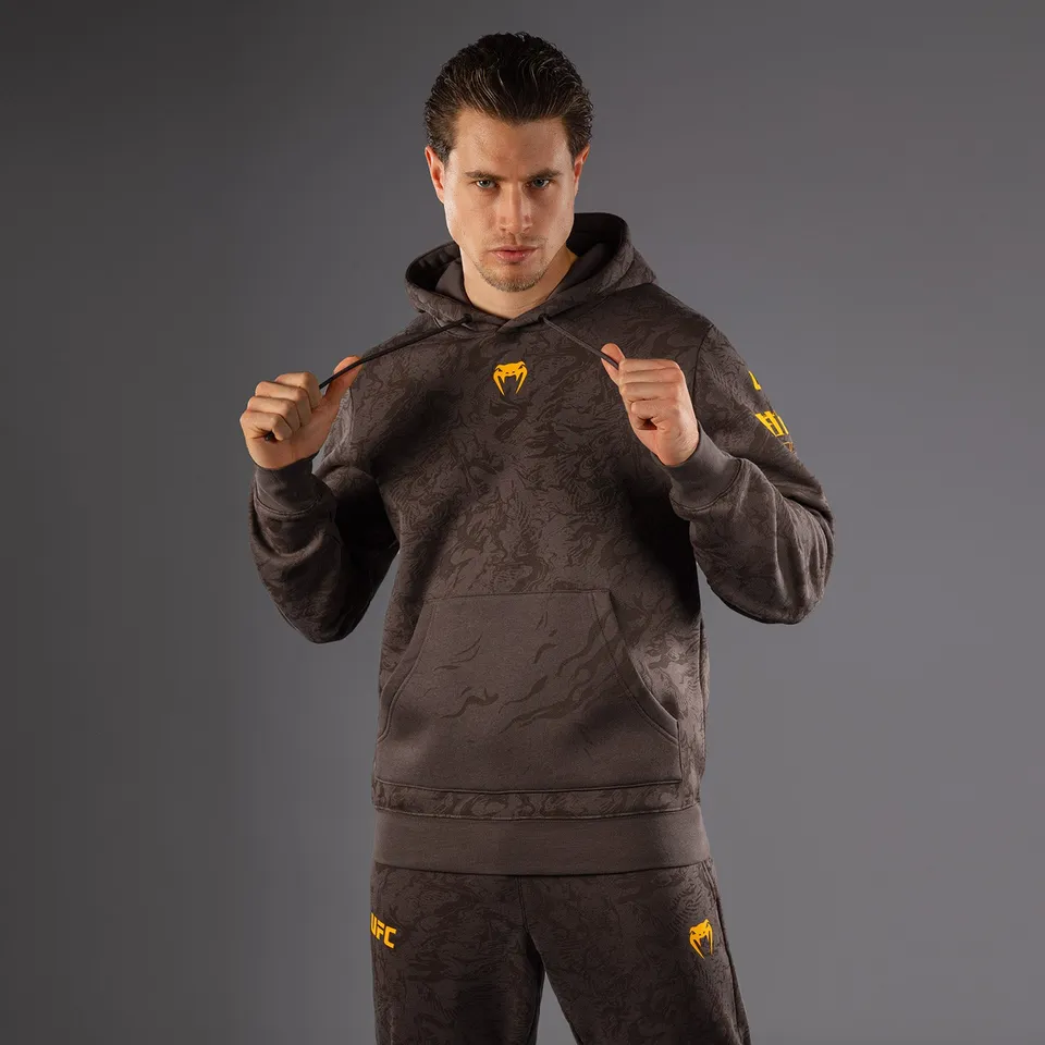 venum-ufc-fusion-by-venum-fight-week-herren-pullover-hoodie-erdiges-braun image 1
