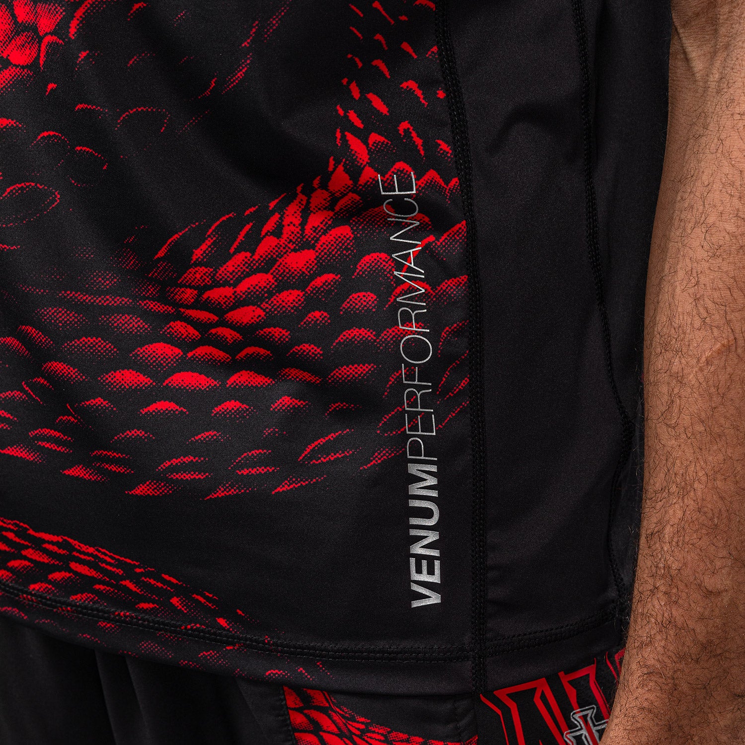 venum-matupa-dry-tech-t-shirt-schwarz-rot-silber image 6