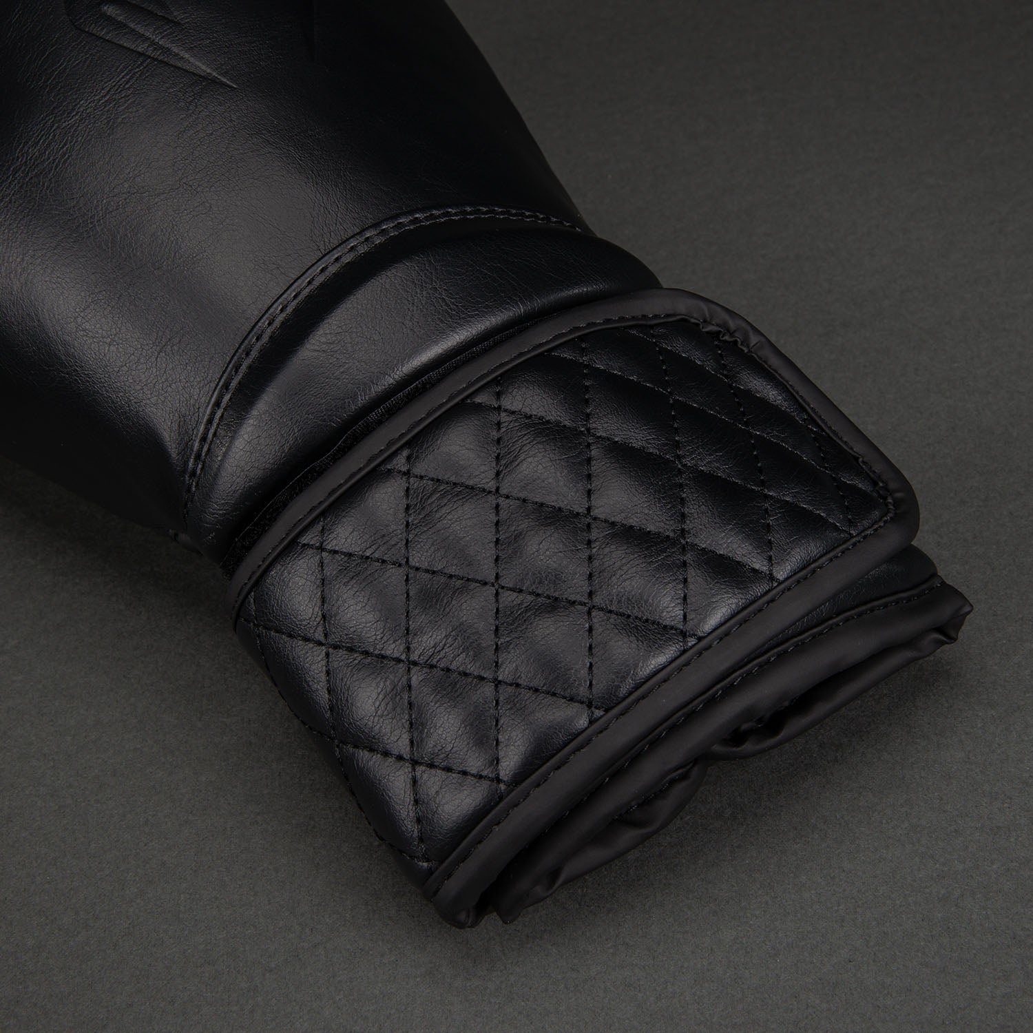 venum-impact-classic-boxhandschuhe-schwarz image 6