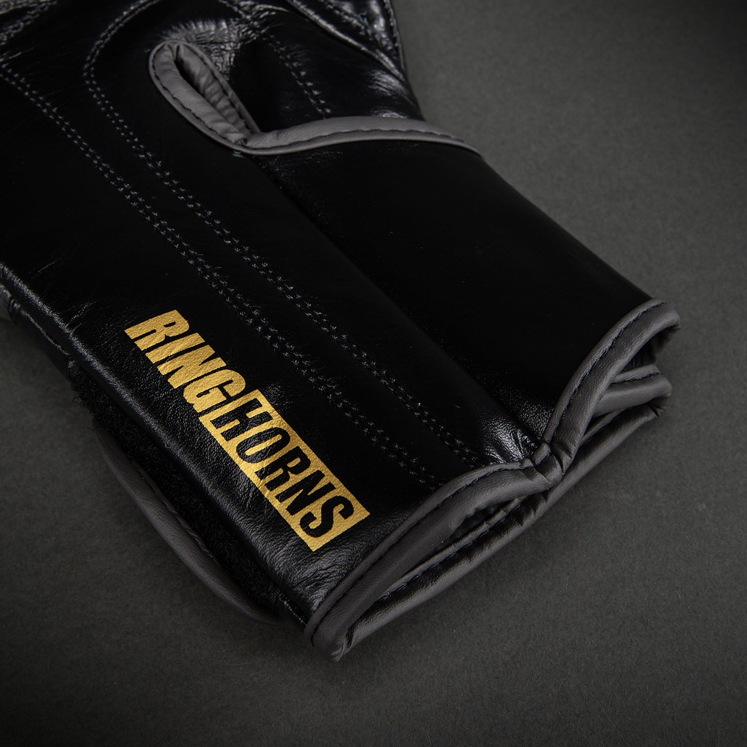 ringhorns-charger-by-venum-boxhandschuhe-schwarz-gold image 4