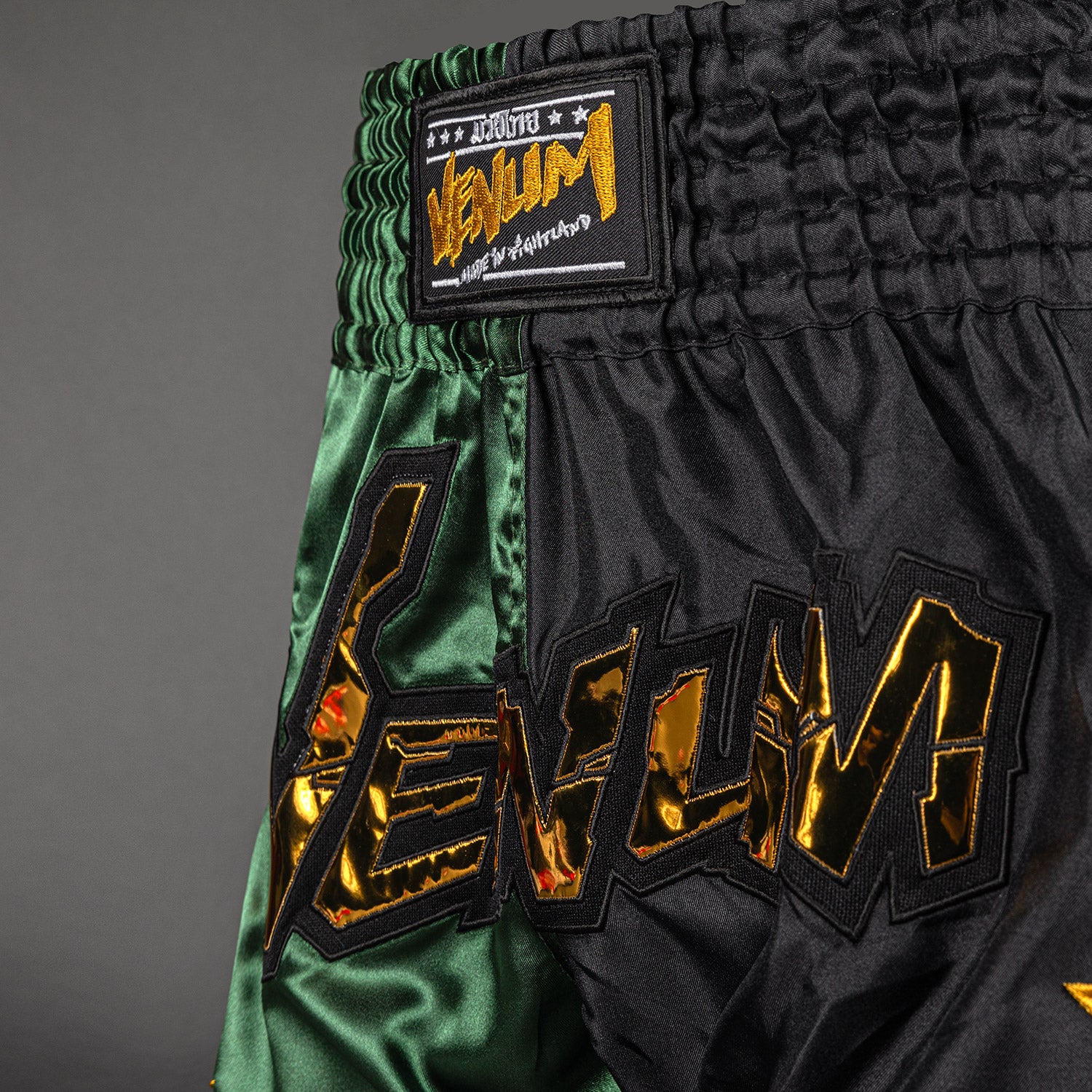 venum-inferno-2-0-muay-thai-shorts-schwarz-khaki image 6