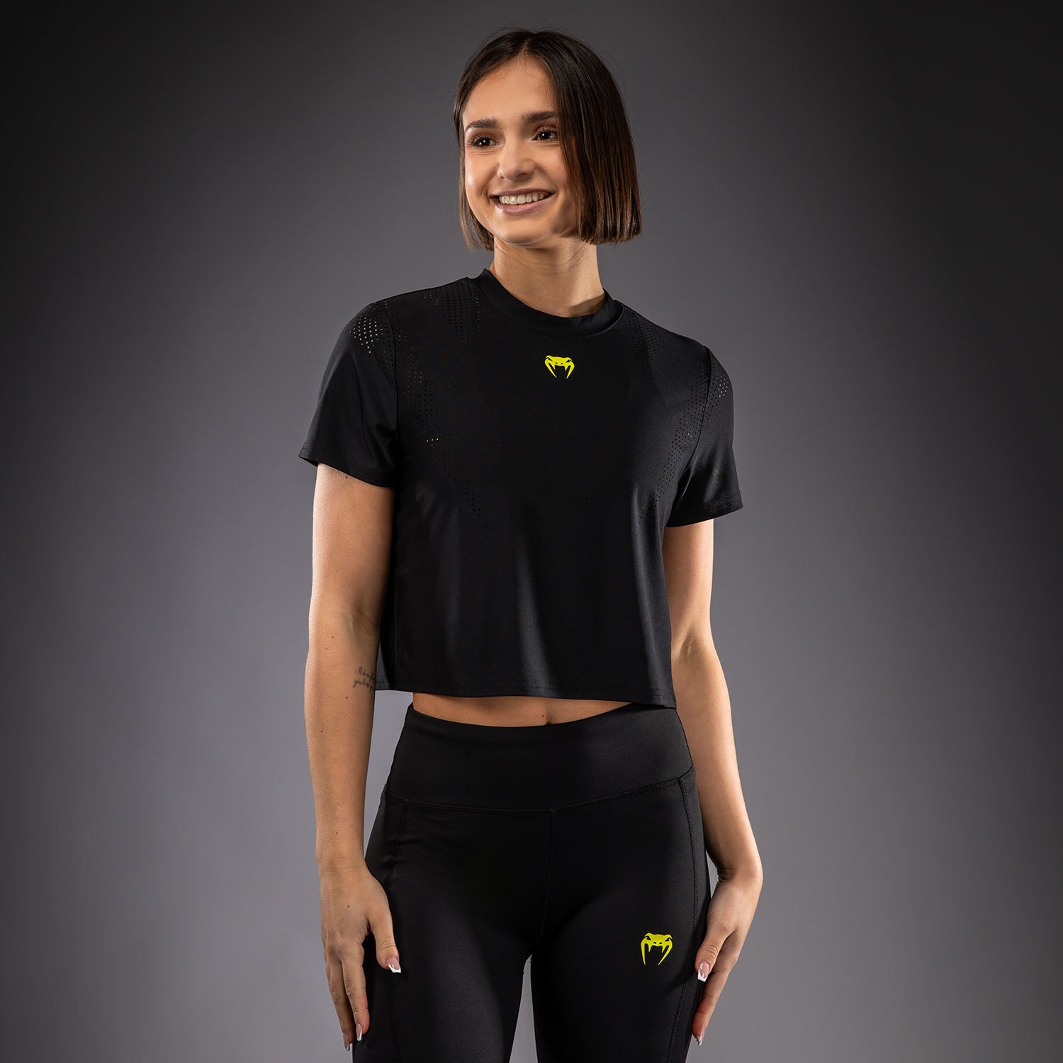 venum-lazer-dry-tech-t-shirt-damen-schwarz-gelb image 1