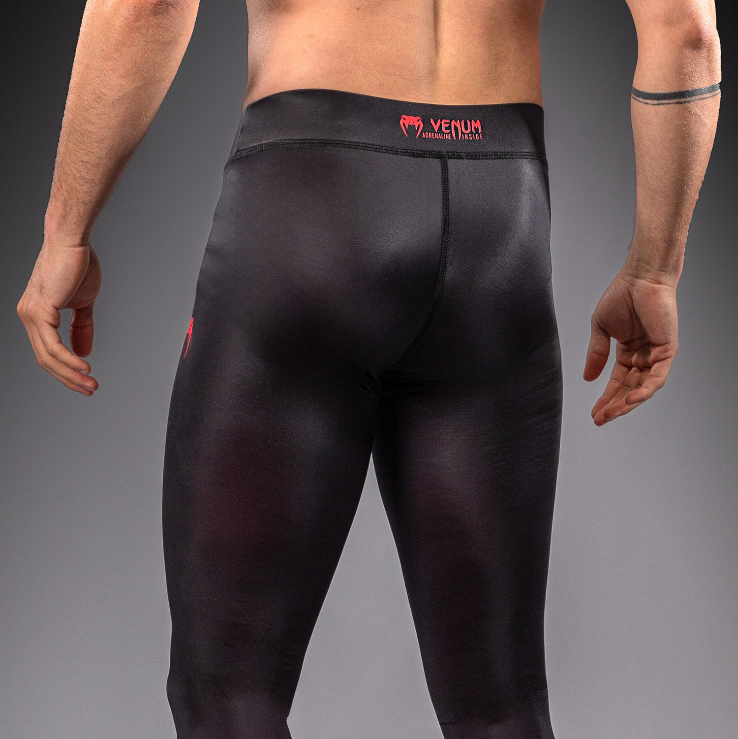 venum-spectre-spats-herren-kompressionshose-schwarz-rot image 6