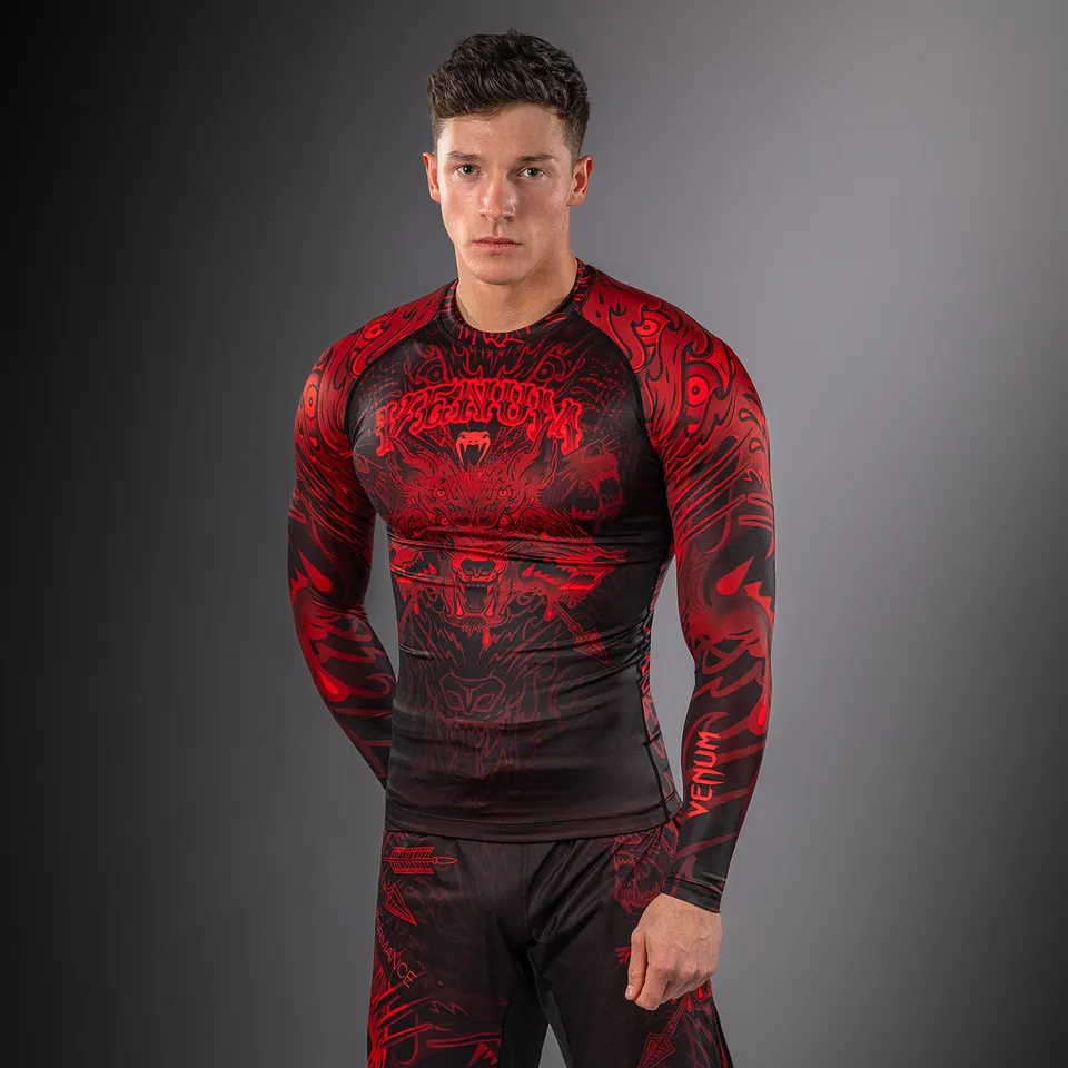 venum-wolf-atak-langarm-rashguard-schwarz-rot image 1